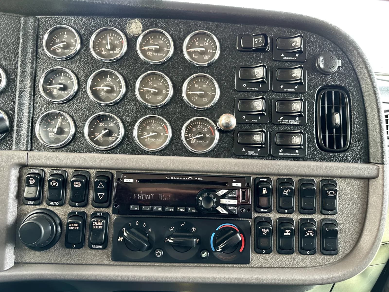 2019 Peterbilt 389 — photo 17