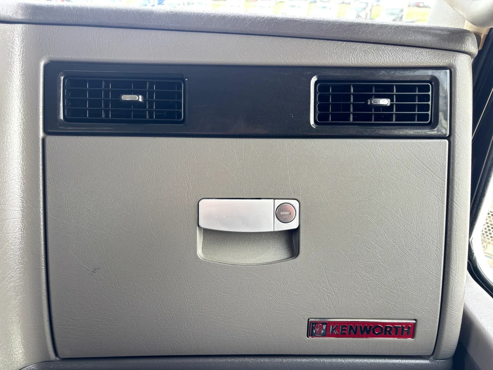 2017 Kenworth T800 — photo 18