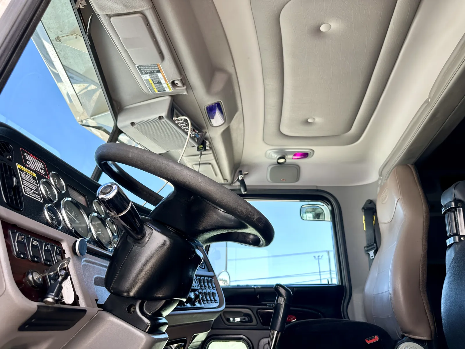 2016 Peterbilt 389 — photo 14