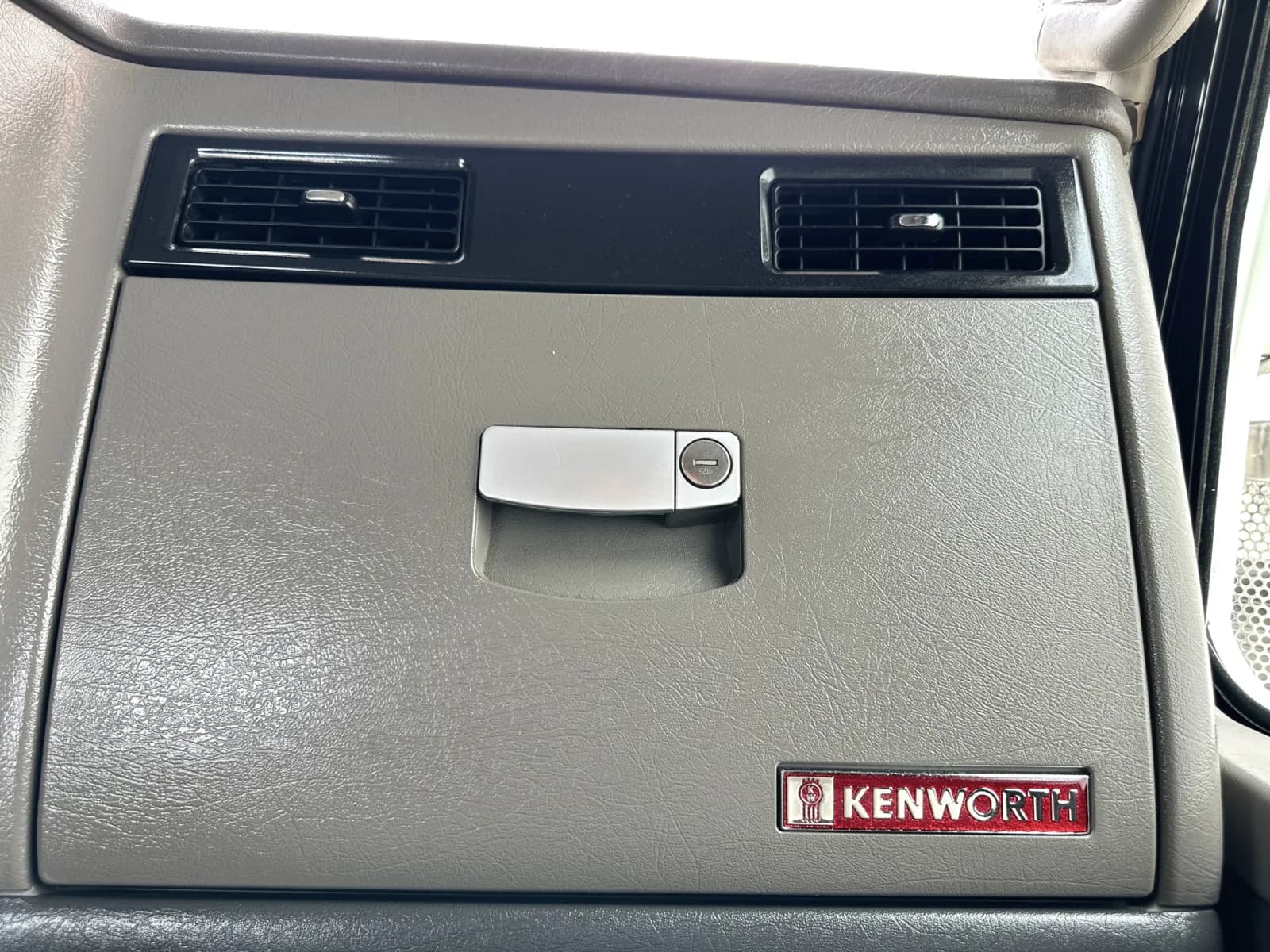 2017 Kenworth T800 — photo 18