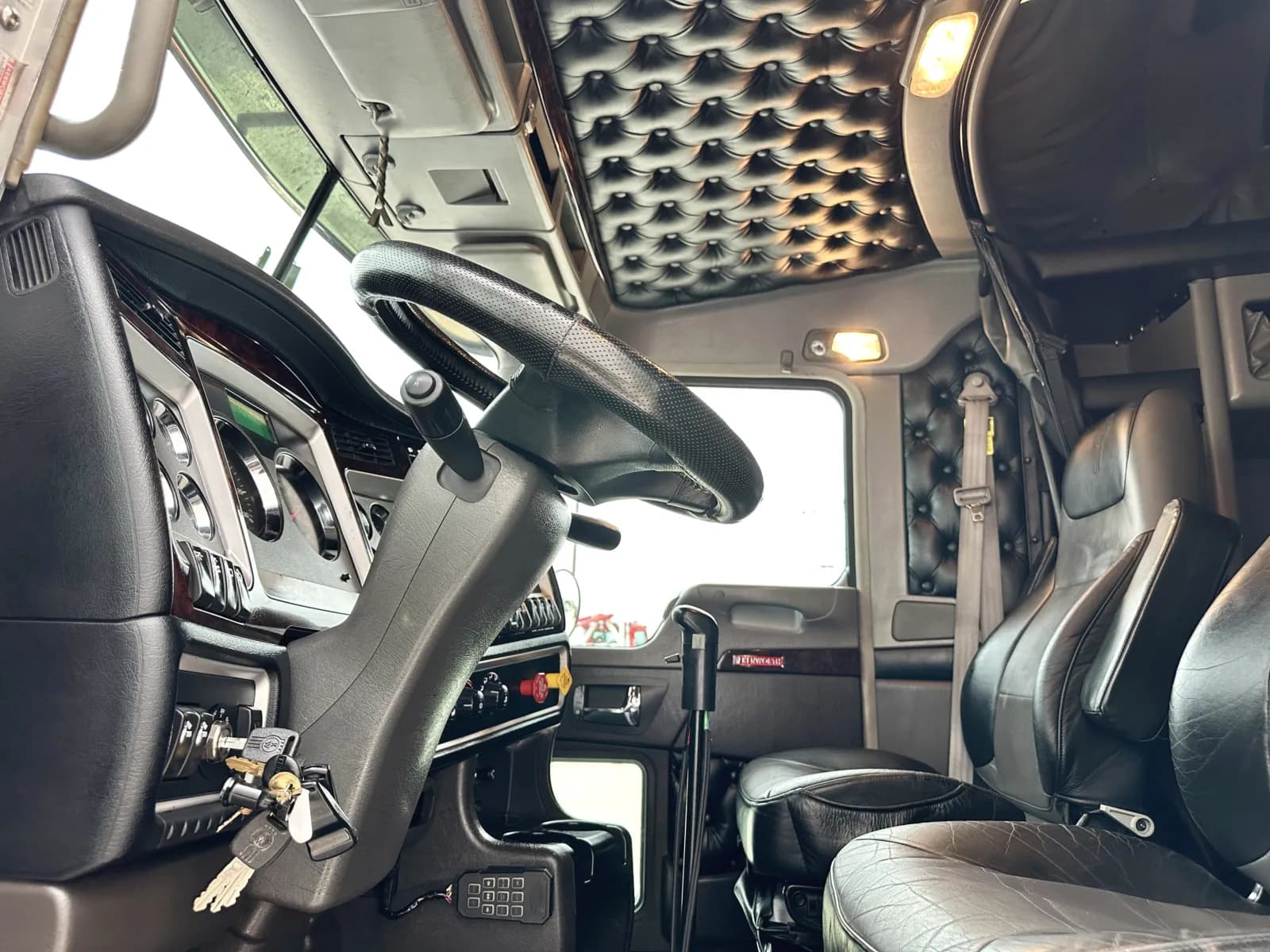 2021 Kenworth T800 — photo 14