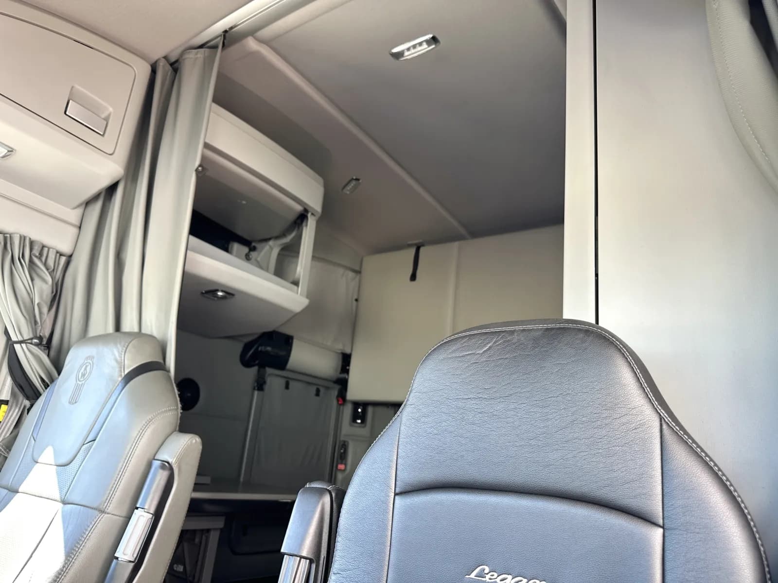 2022 Kenworth W990 — photo 20
