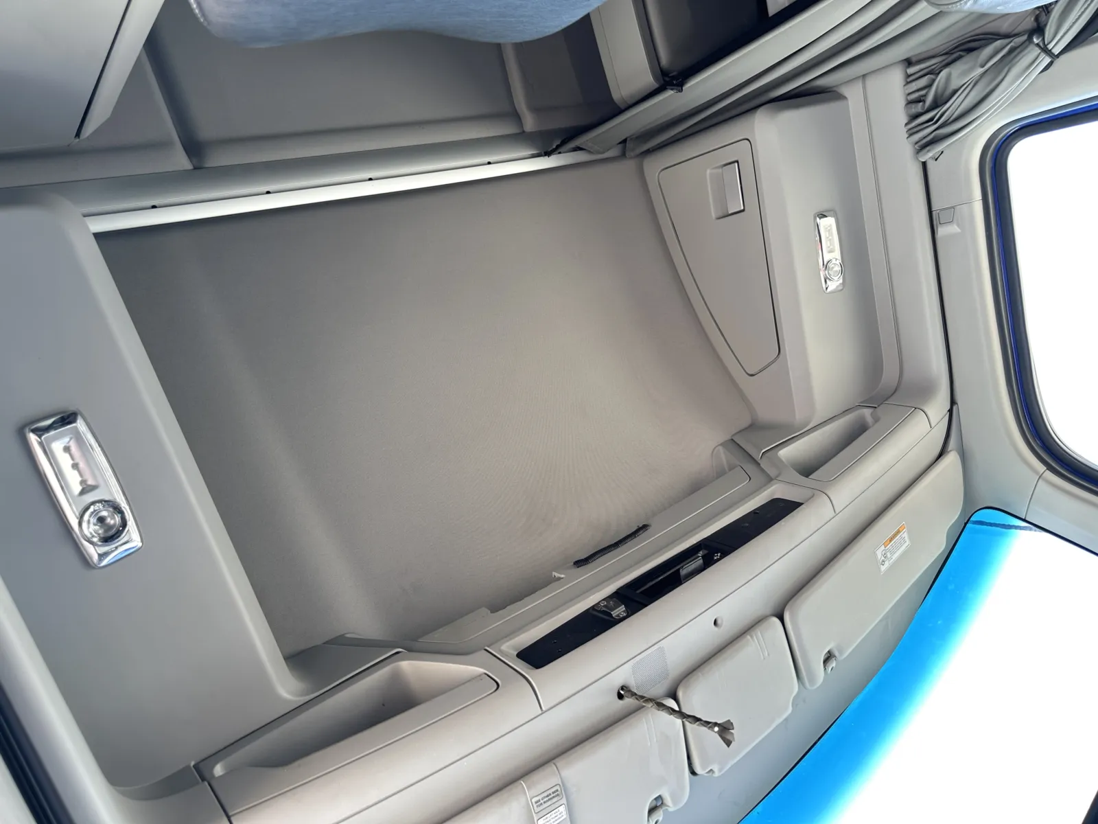 2022 Kenworth W990 — photo 21