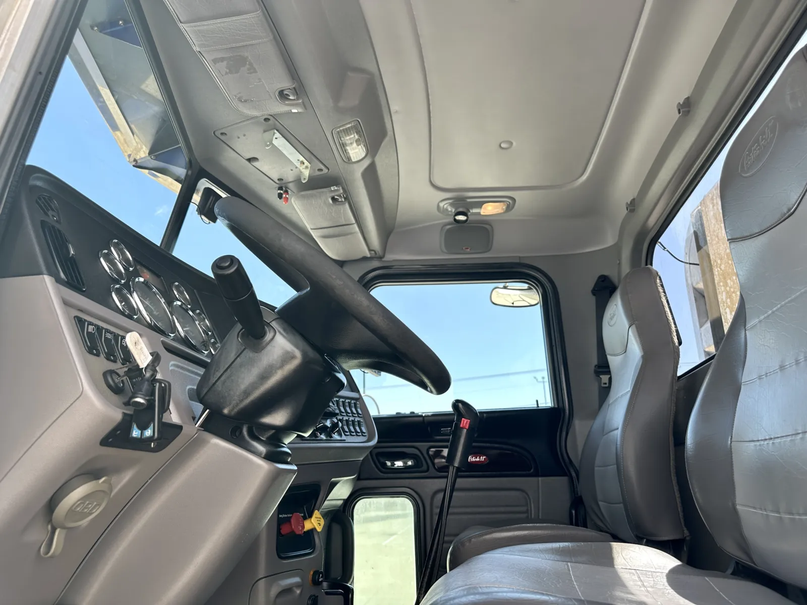 2019 Peterbilt 389 — photo 14