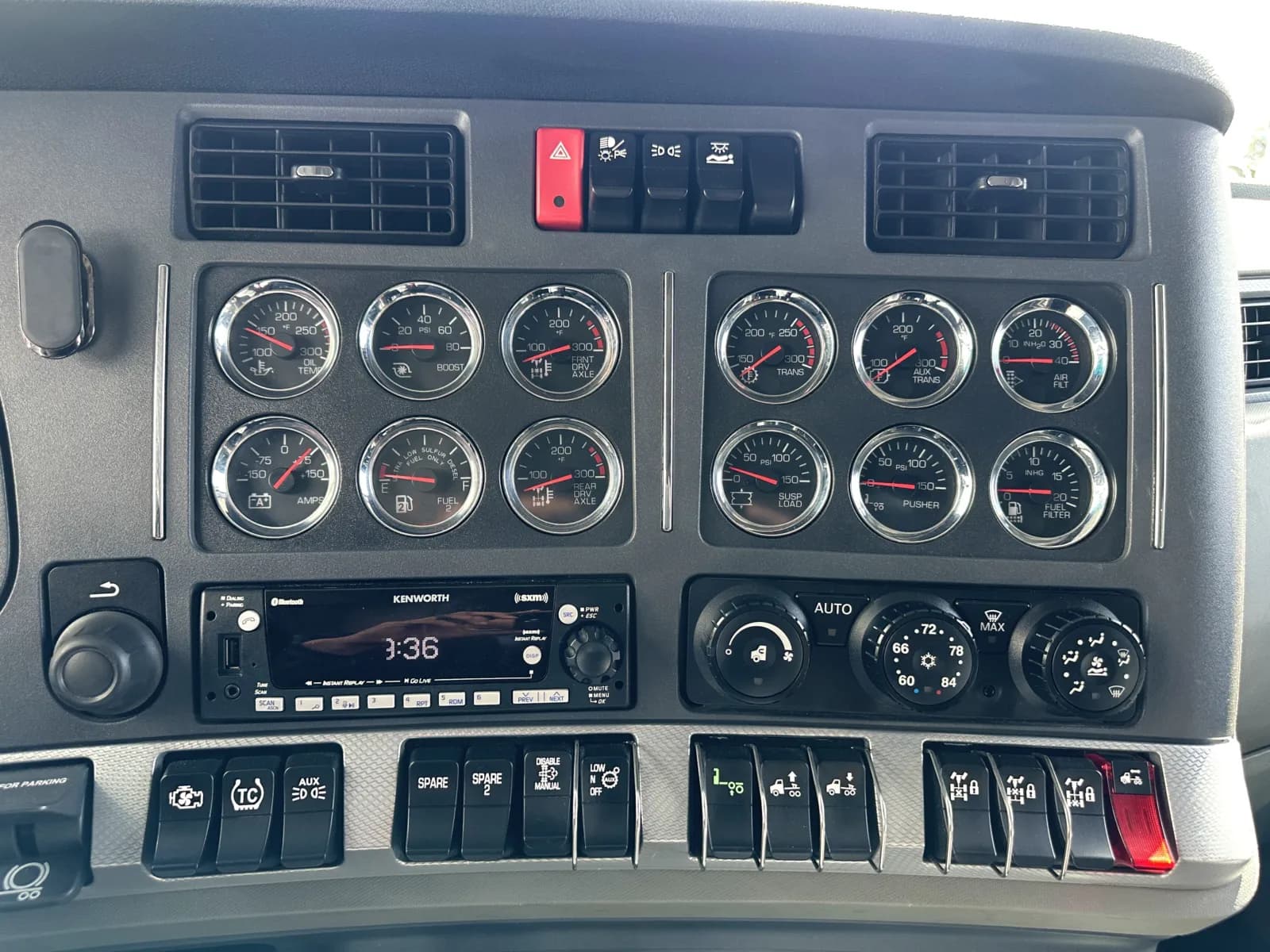 2022 Kenworth W990 — photo 18