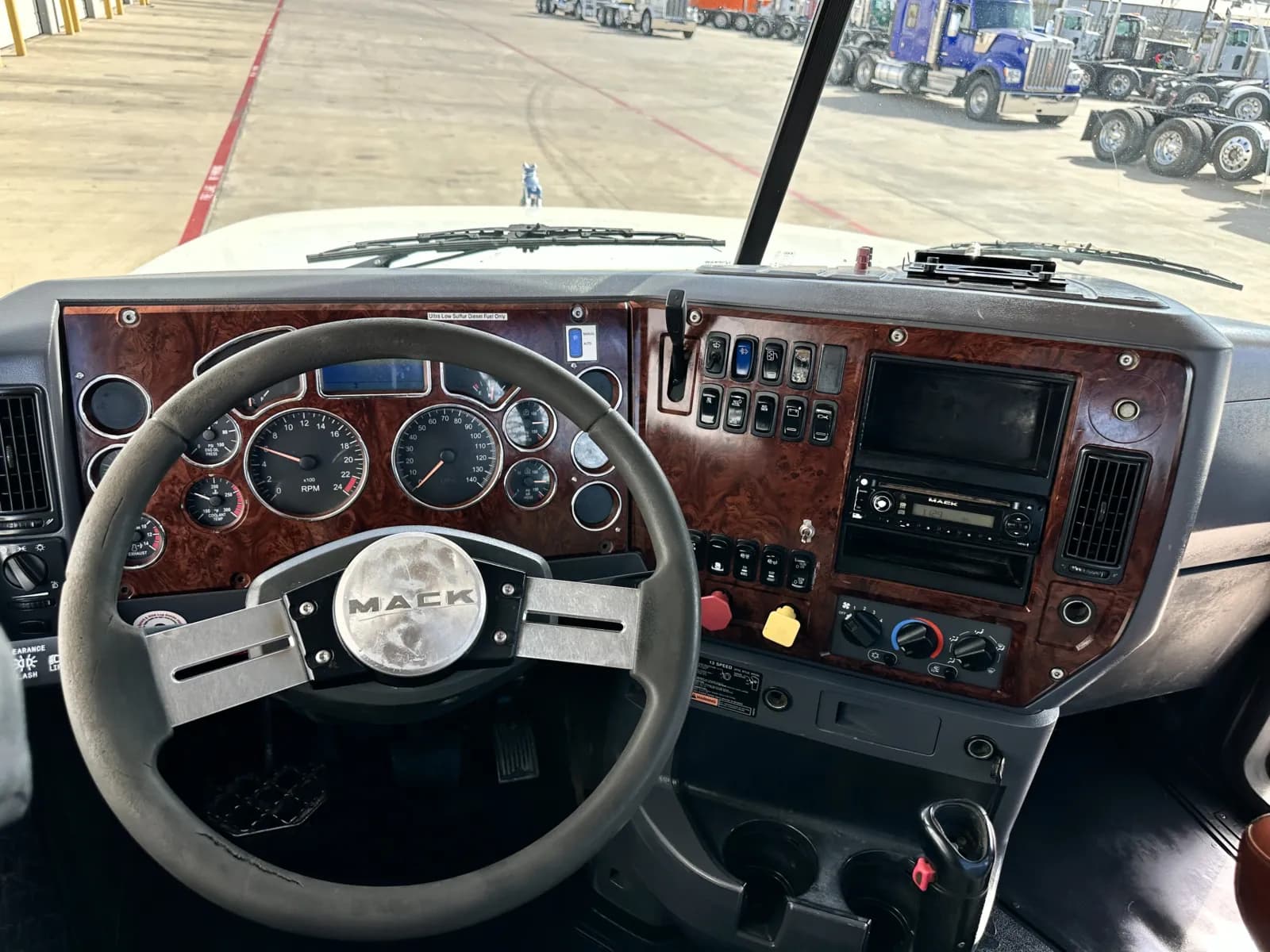 2013 Mack Pinnacle — photo 16