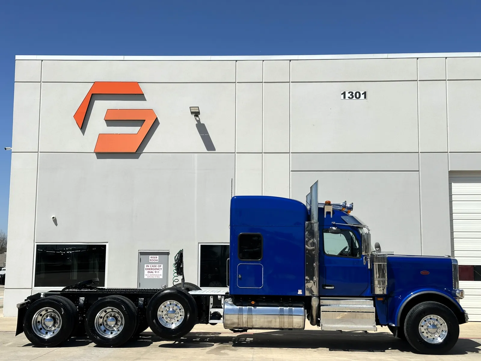 2025 Peterbilt 589 — photo 3