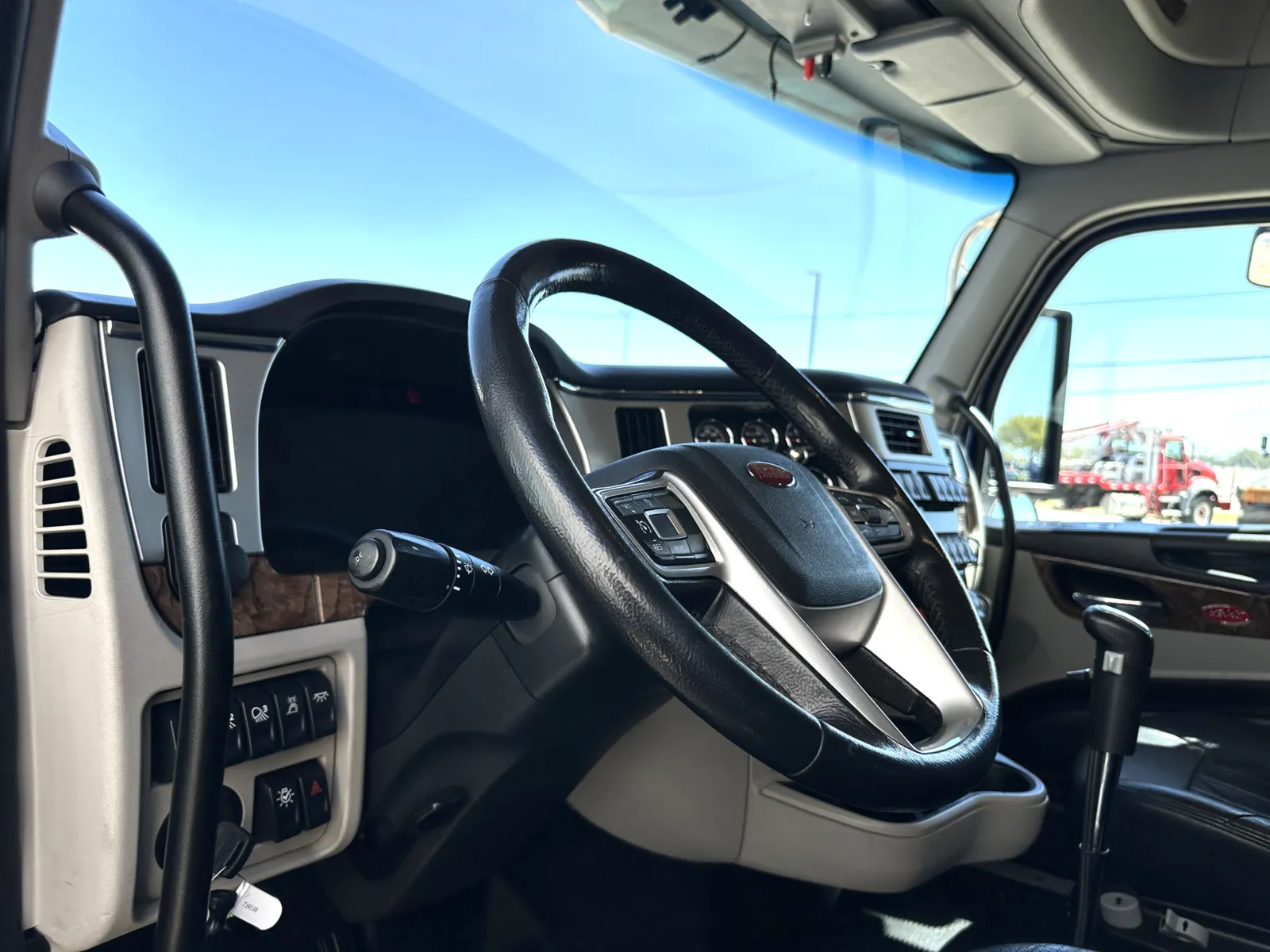 2025 Peterbilt 589 — photo 15