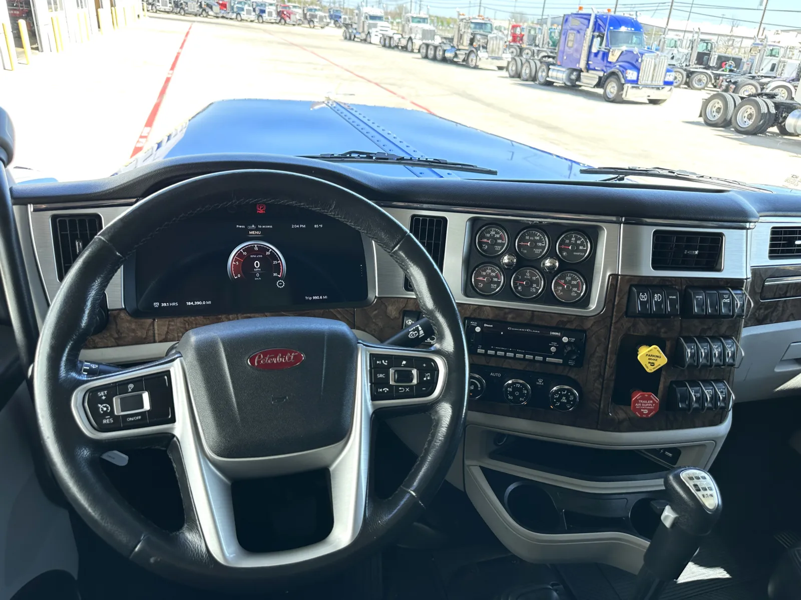 2025 Peterbilt 589 — photo 16