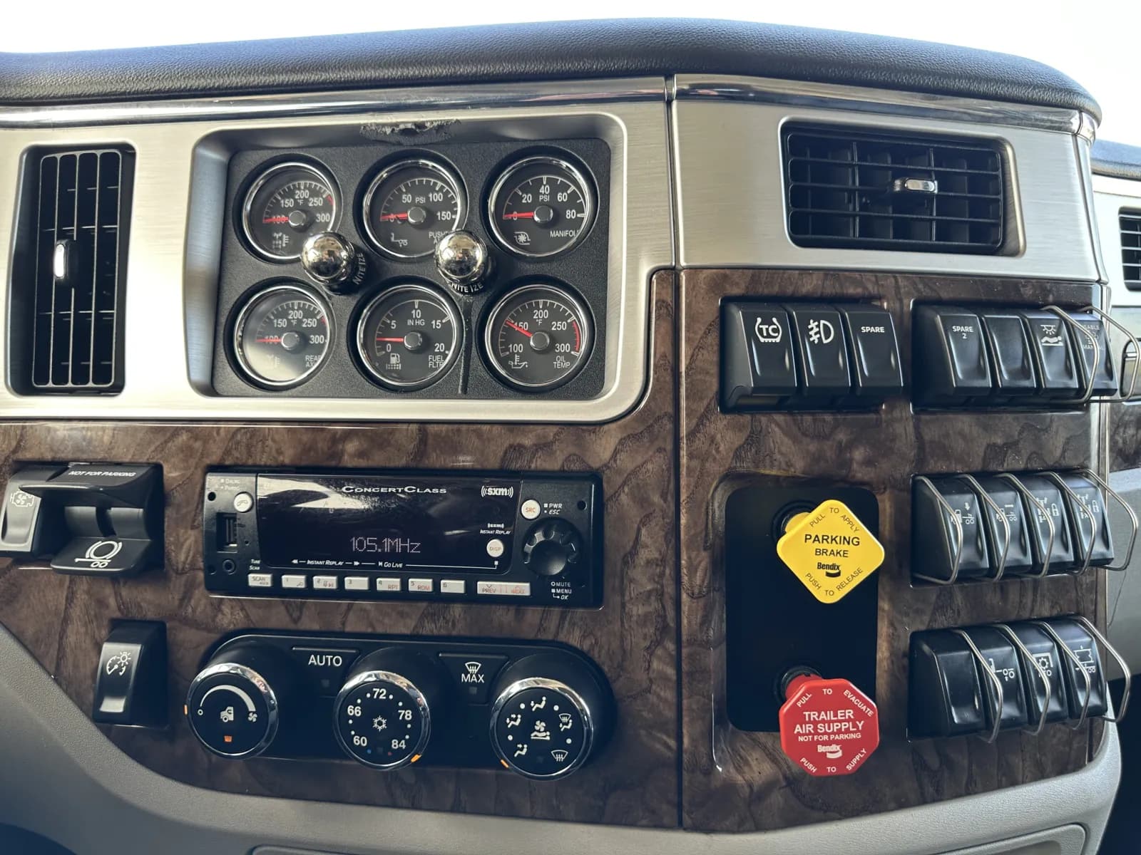 2025 Peterbilt 589 — photo 18