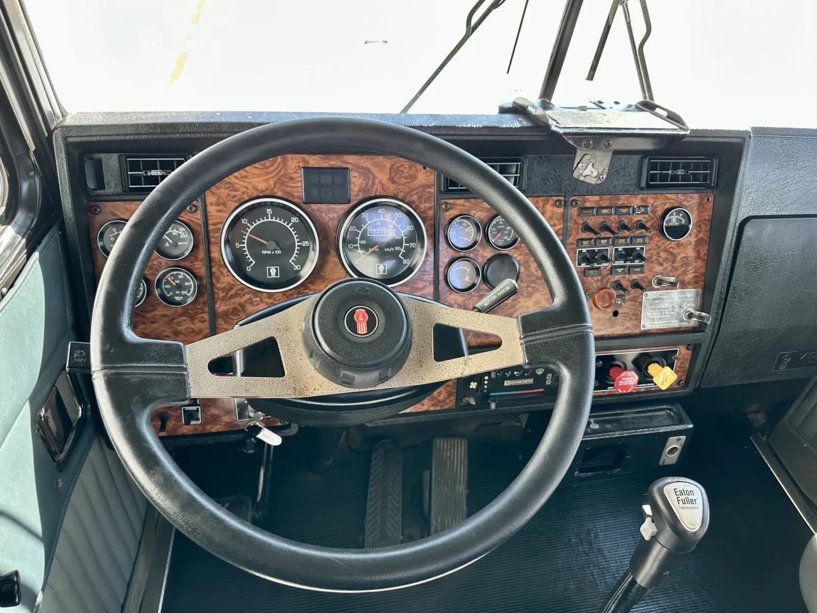 2001 Kenworth T800 — photo 16