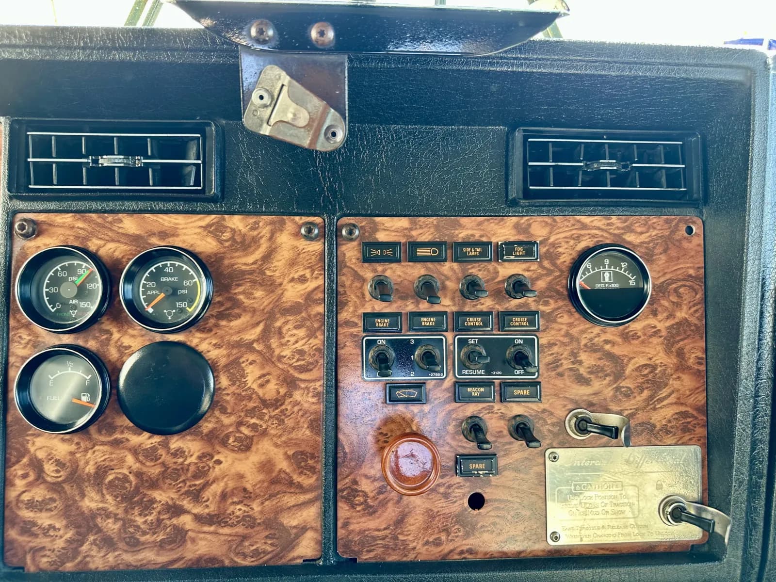 2001 Kenworth T800 — photo 18