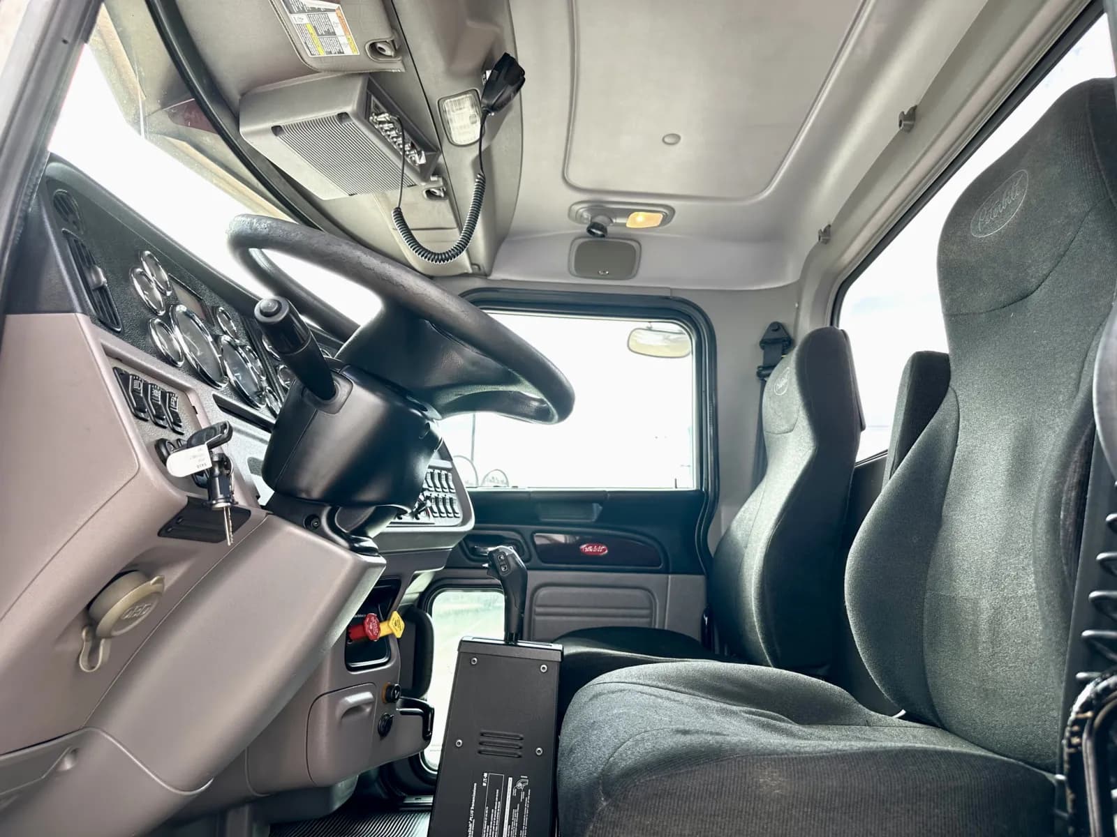 2018 Peterbilt 389 — photo 14