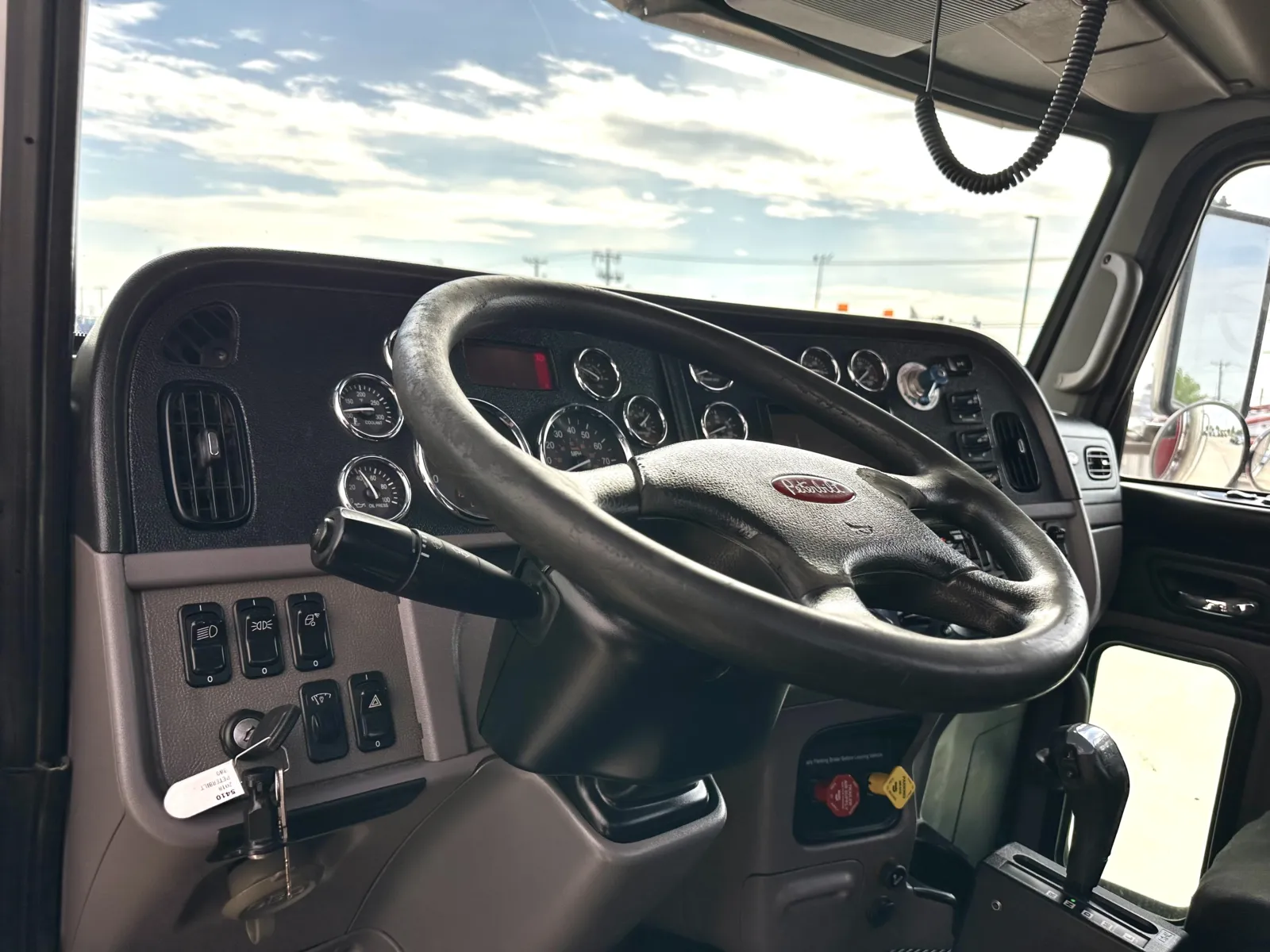 2018 Peterbilt 389 — photo 15