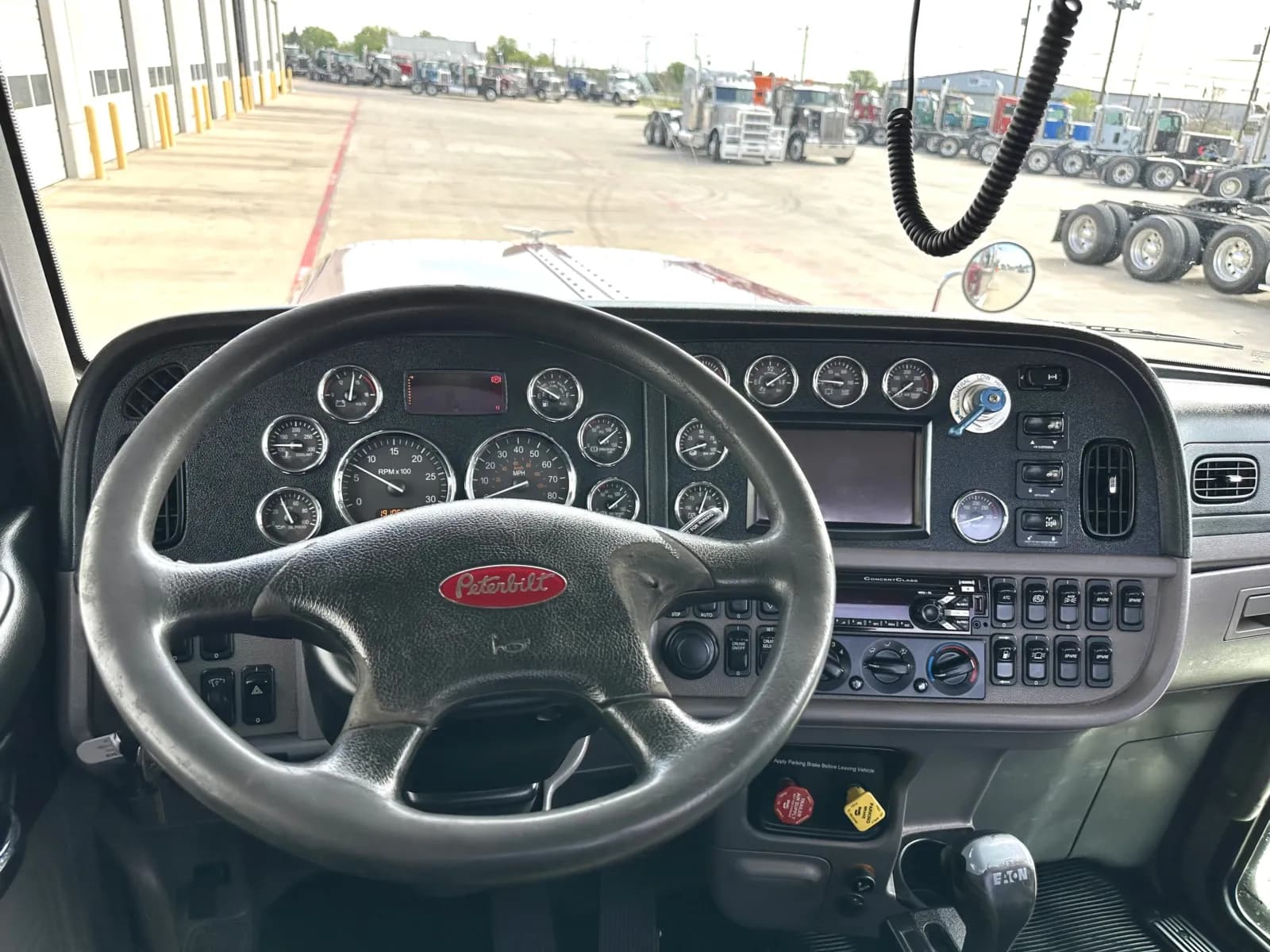 2018 Peterbilt 389 — photo 16