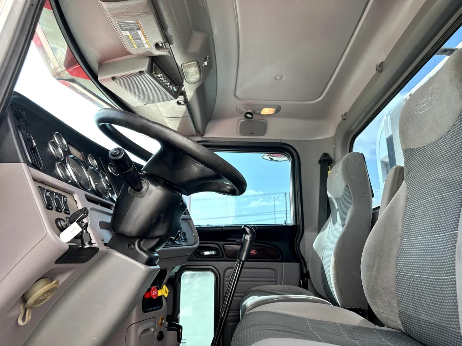 2017 Peterbilt 389 — photo 14