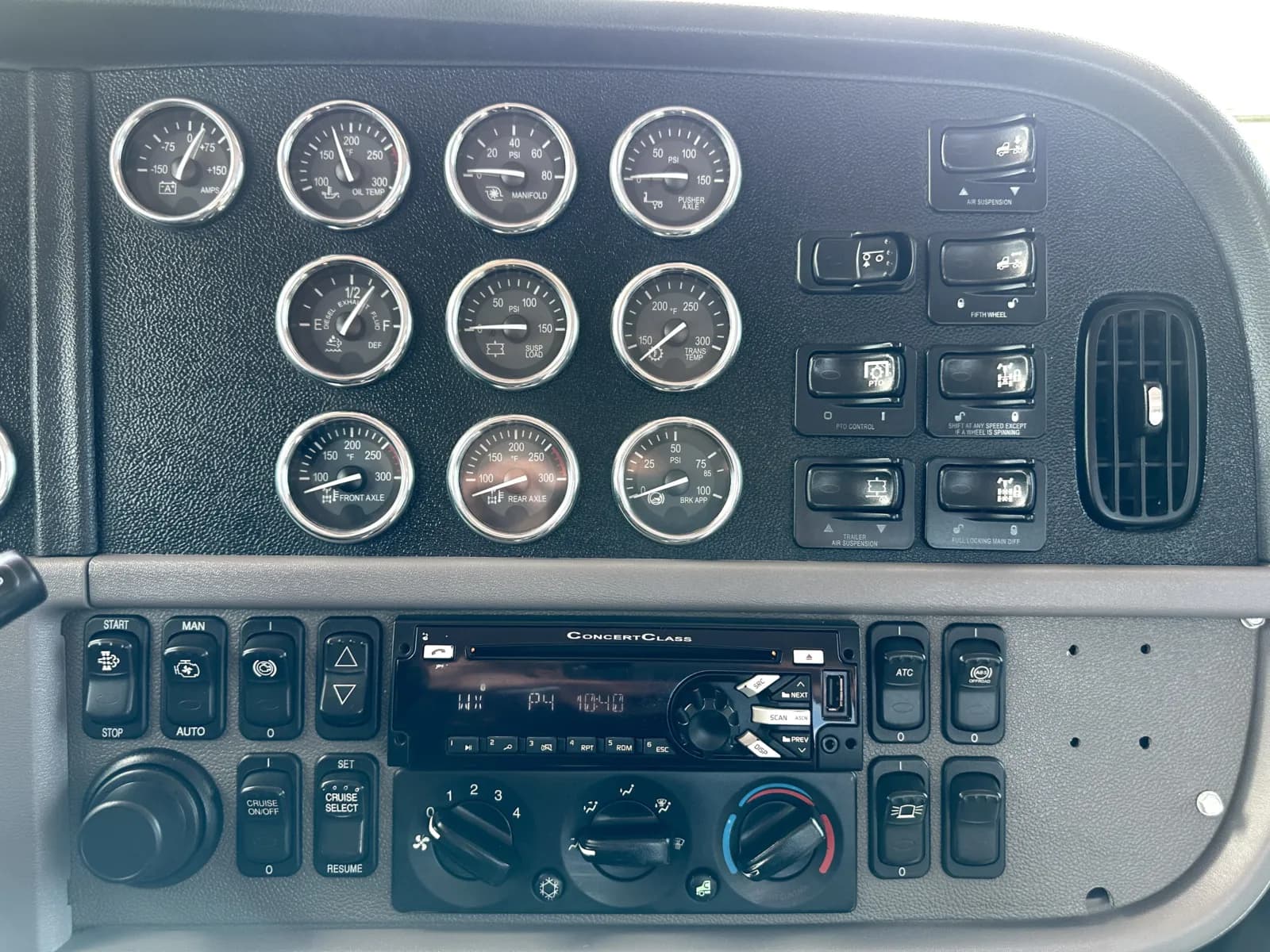 2017 Peterbilt 389 — photo 18