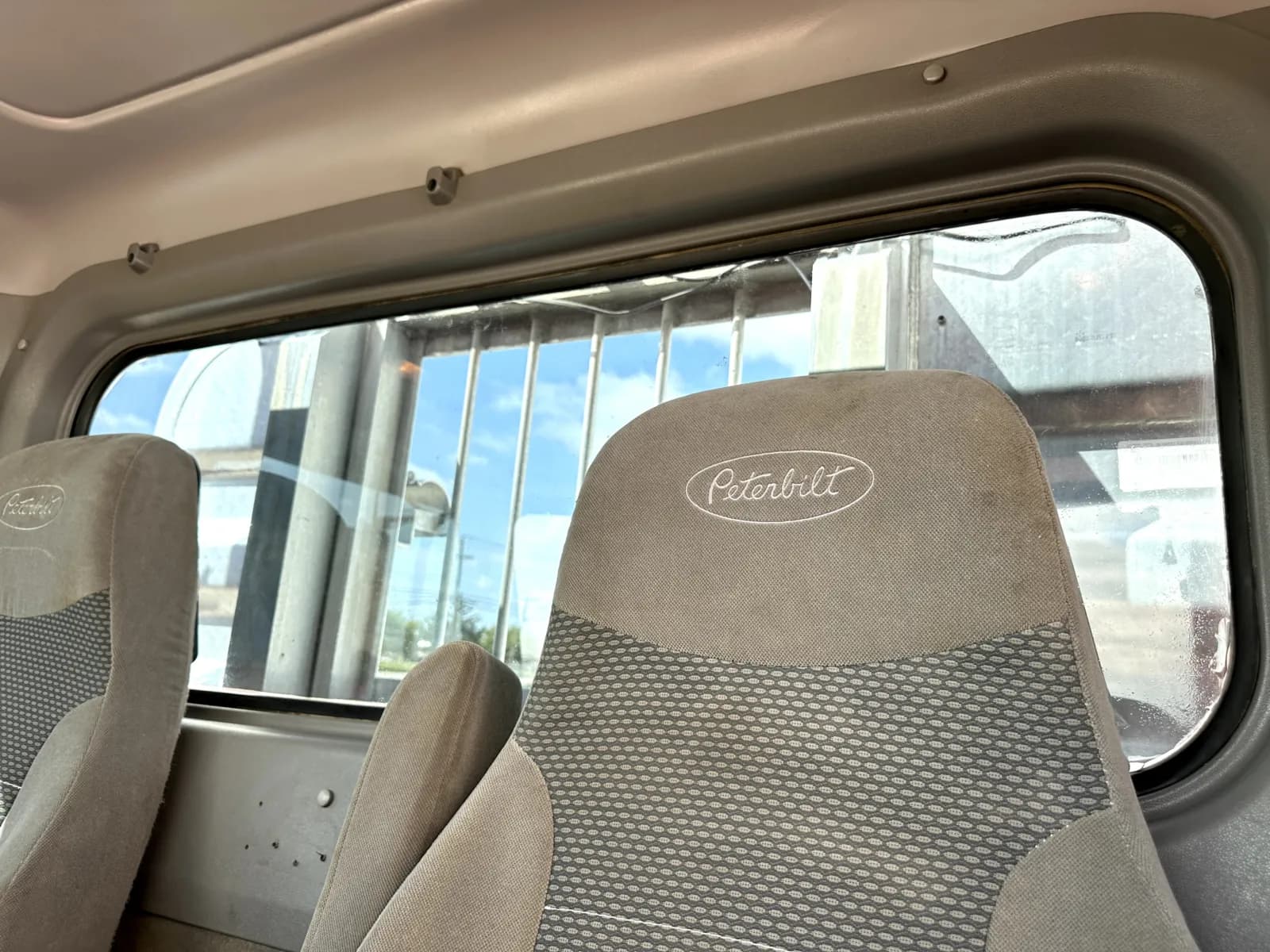 2017 Peterbilt 389 — photo 20