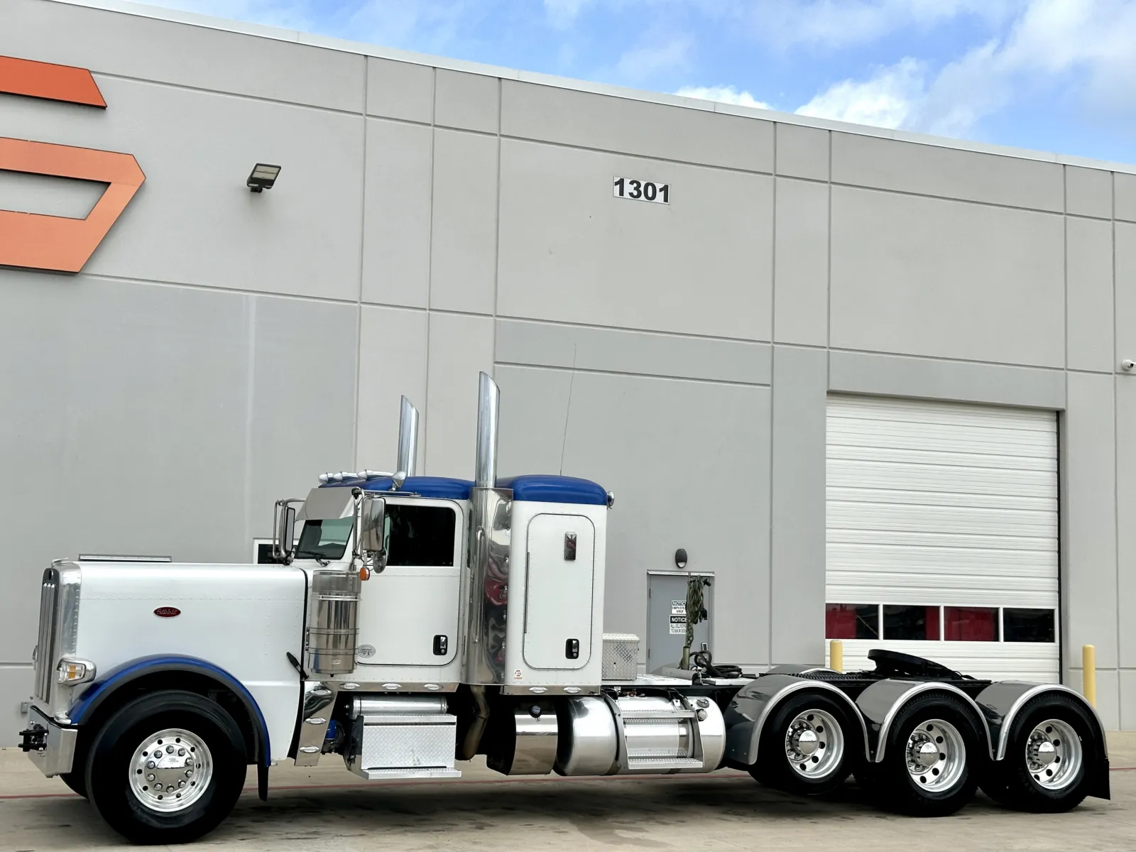 2022 Peterbilt 389 — photo 2