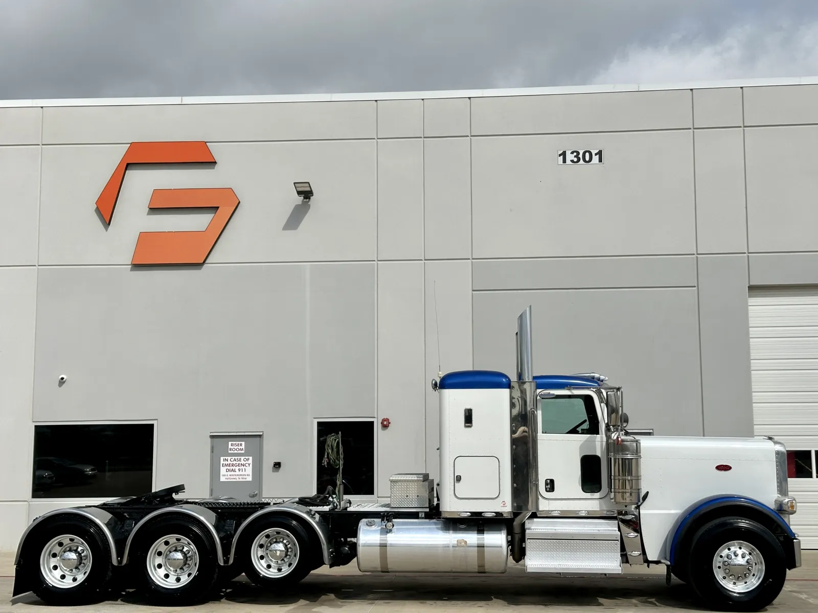 2022 Peterbilt 389 — photo 3