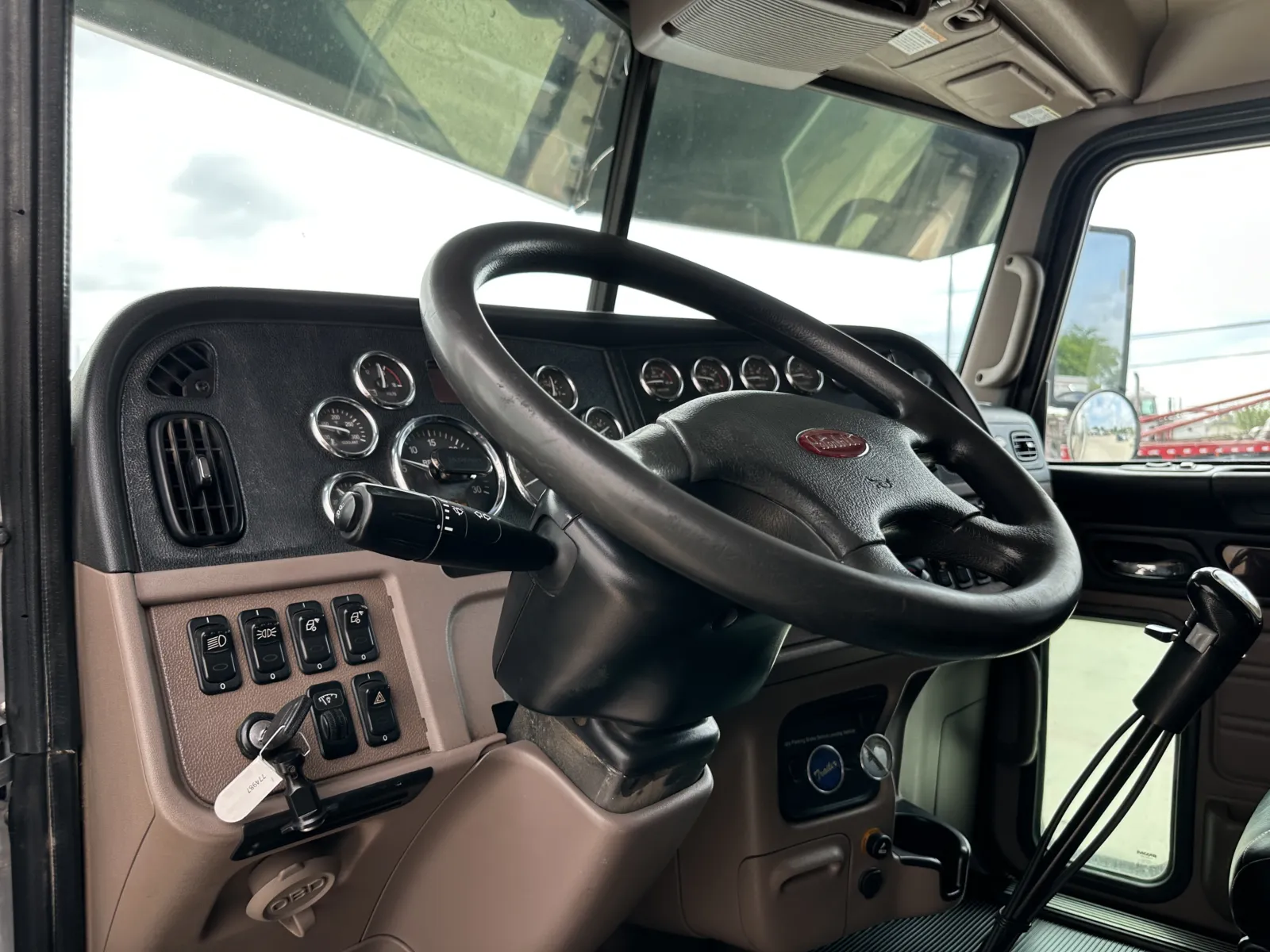 2022 Peterbilt 389 — photo 15