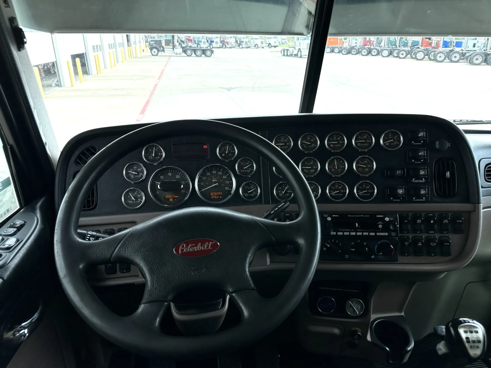 2022 Peterbilt 389 — photo 16