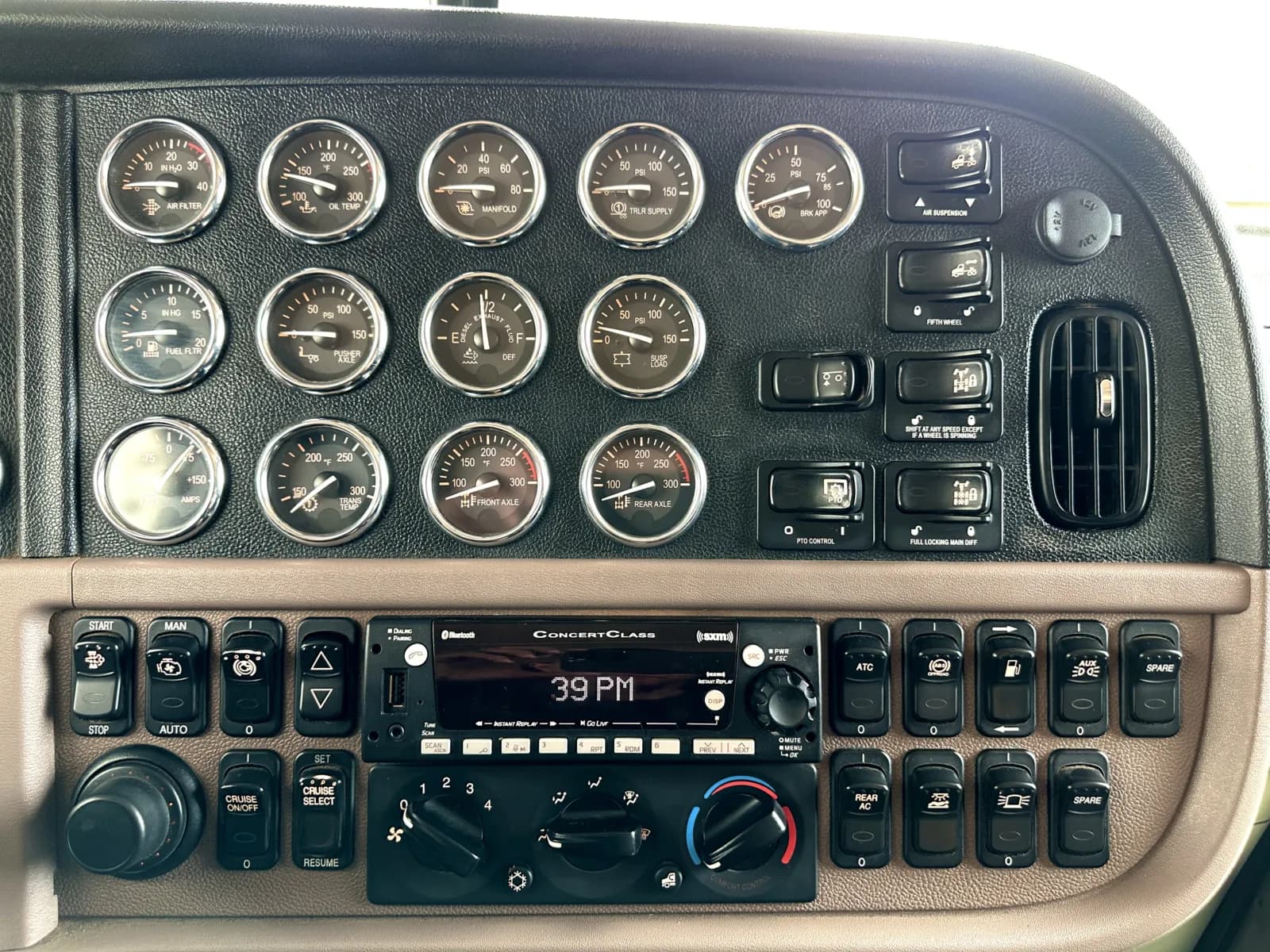 2022 Peterbilt 389 — photo 18