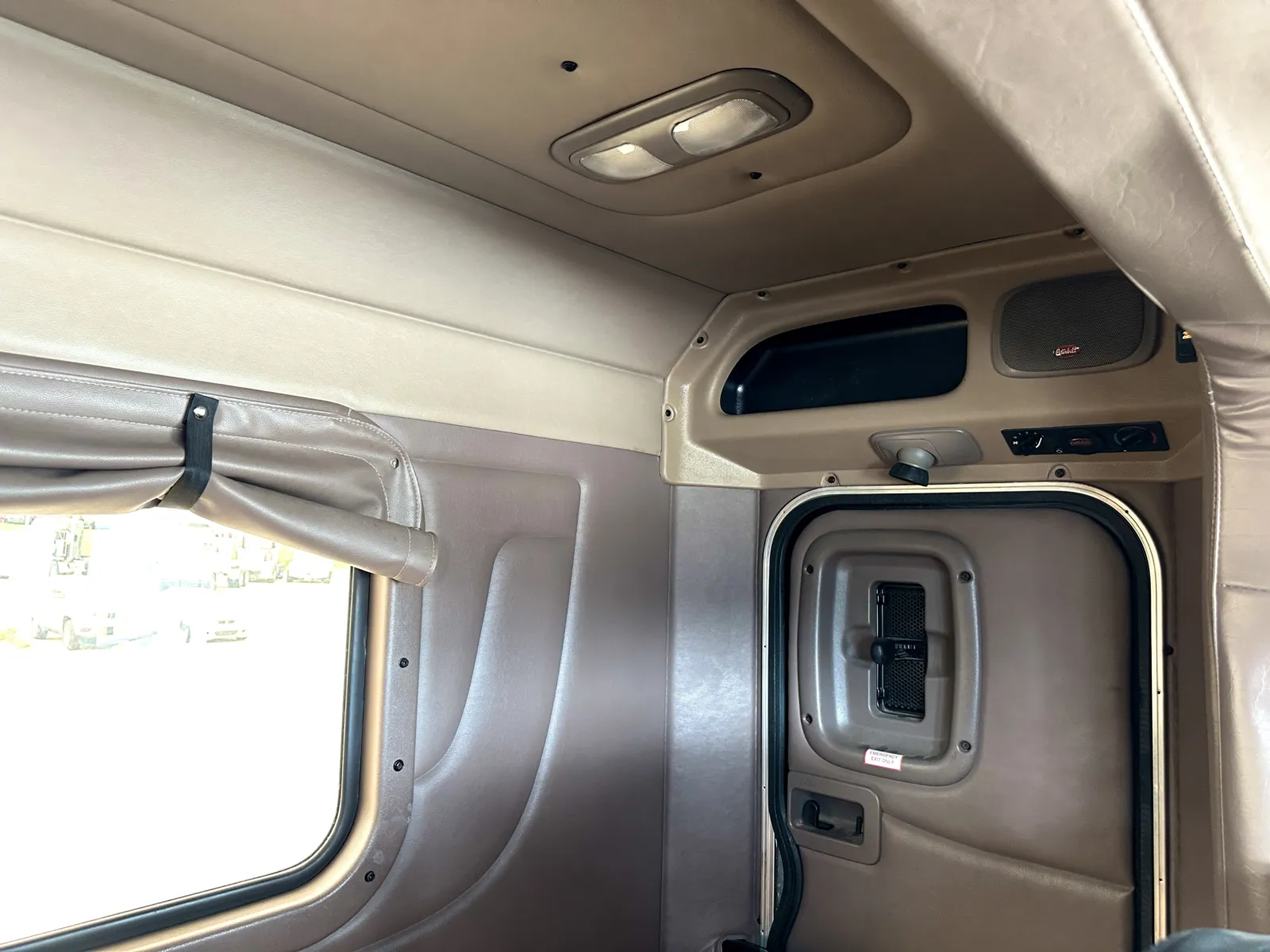 2022 Peterbilt 389 — photo 24