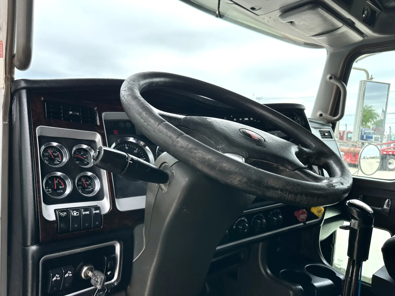 2012 Kenworth T800 — photo 15