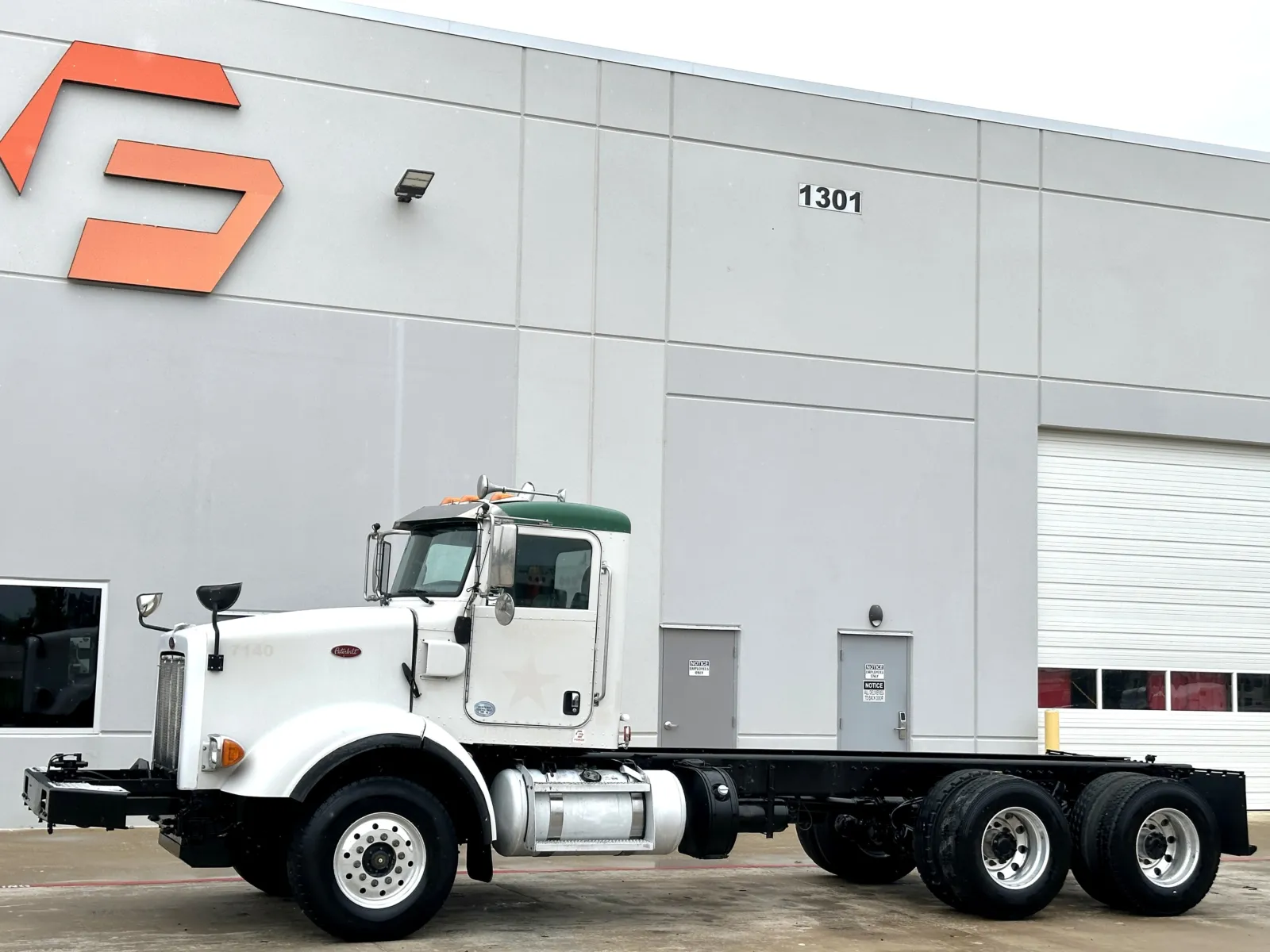 2015 Peterbilt 365 — photo 2