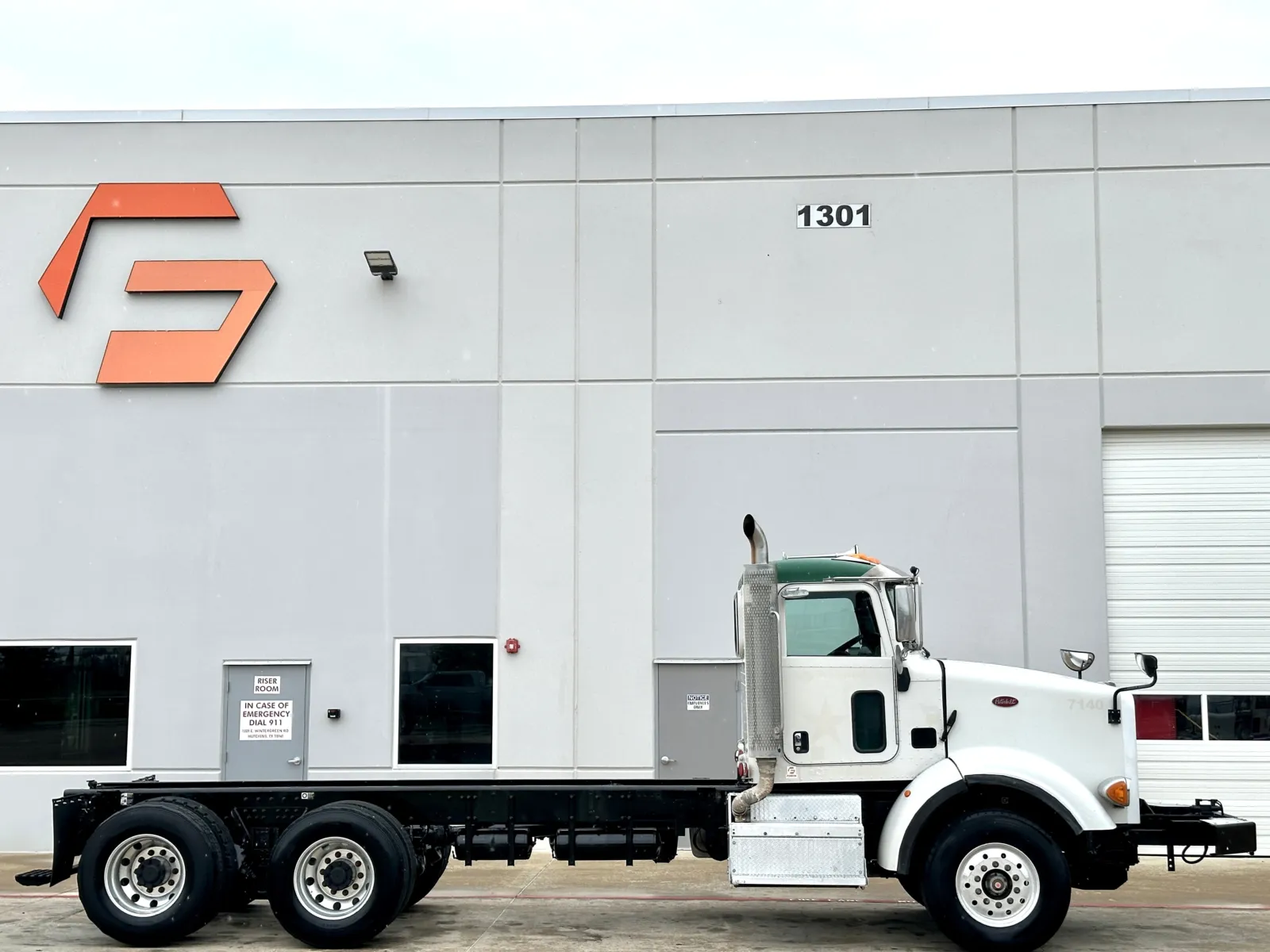 2015 Peterbilt 365 — photo 3