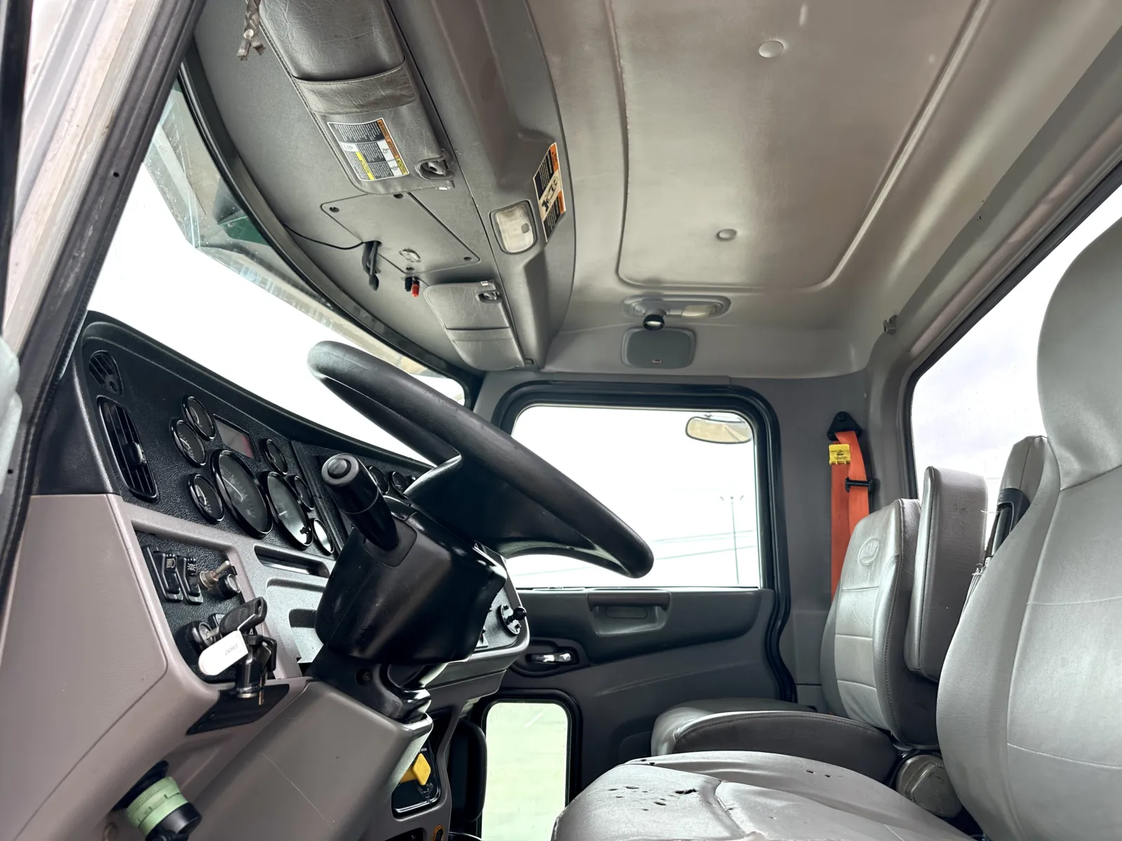 2015 Peterbilt 365 — photo 14