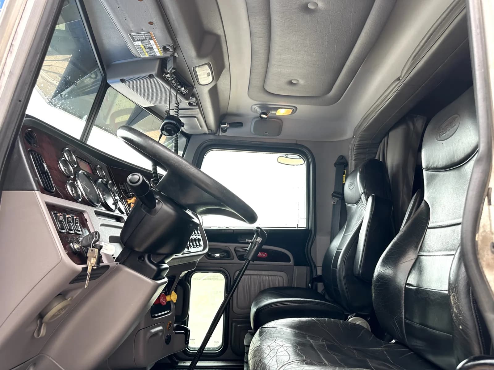 2018 Peterbilt 389 — photo 14