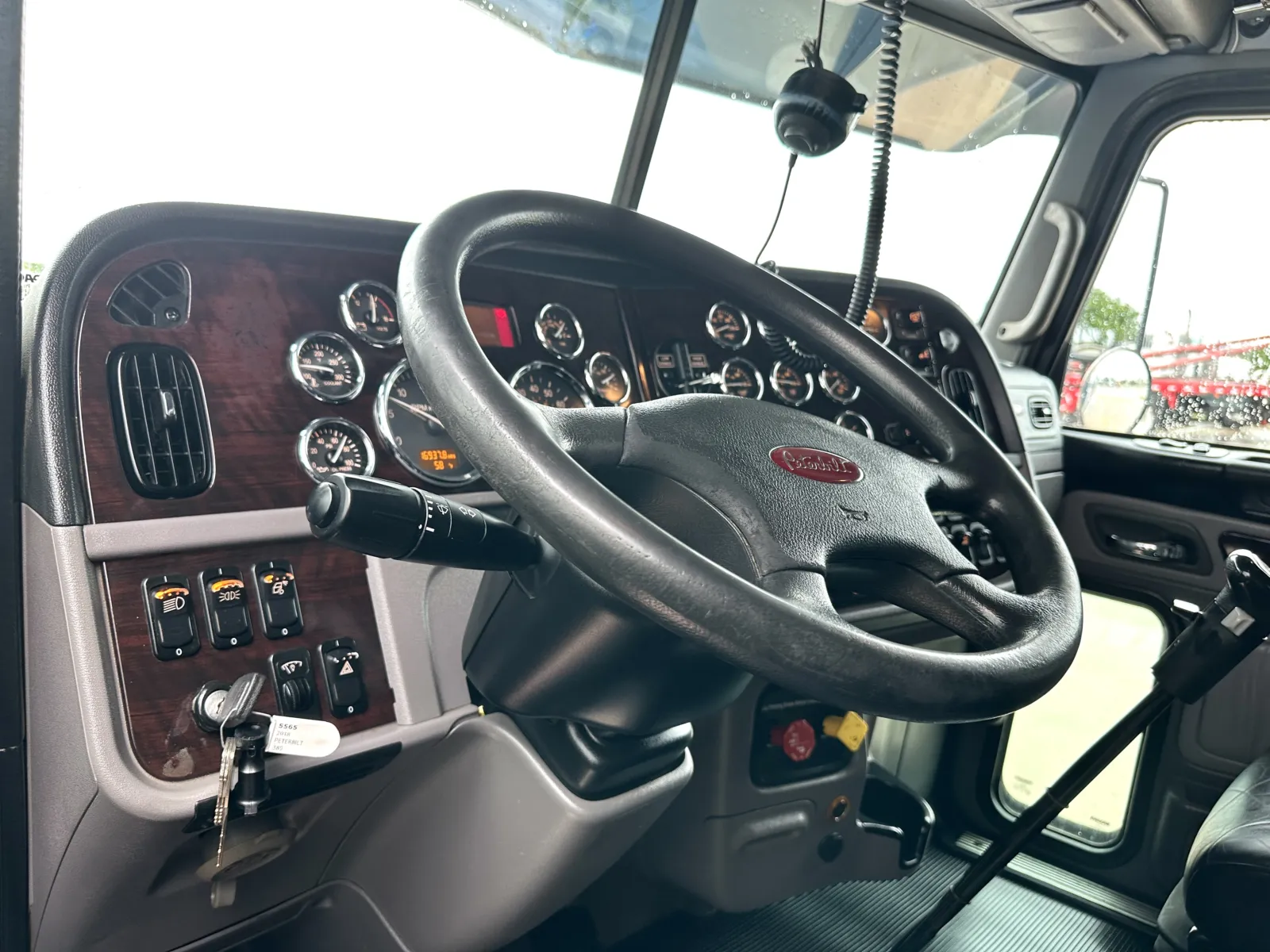 2018 Peterbilt 389 — photo 15