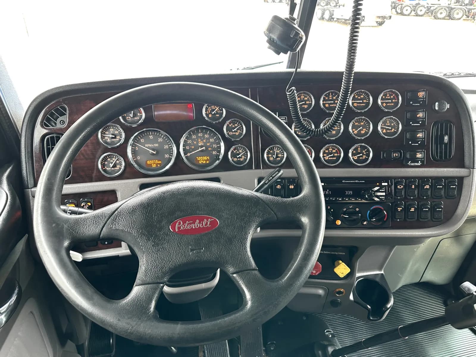 2018 Peterbilt 389 — photo 16