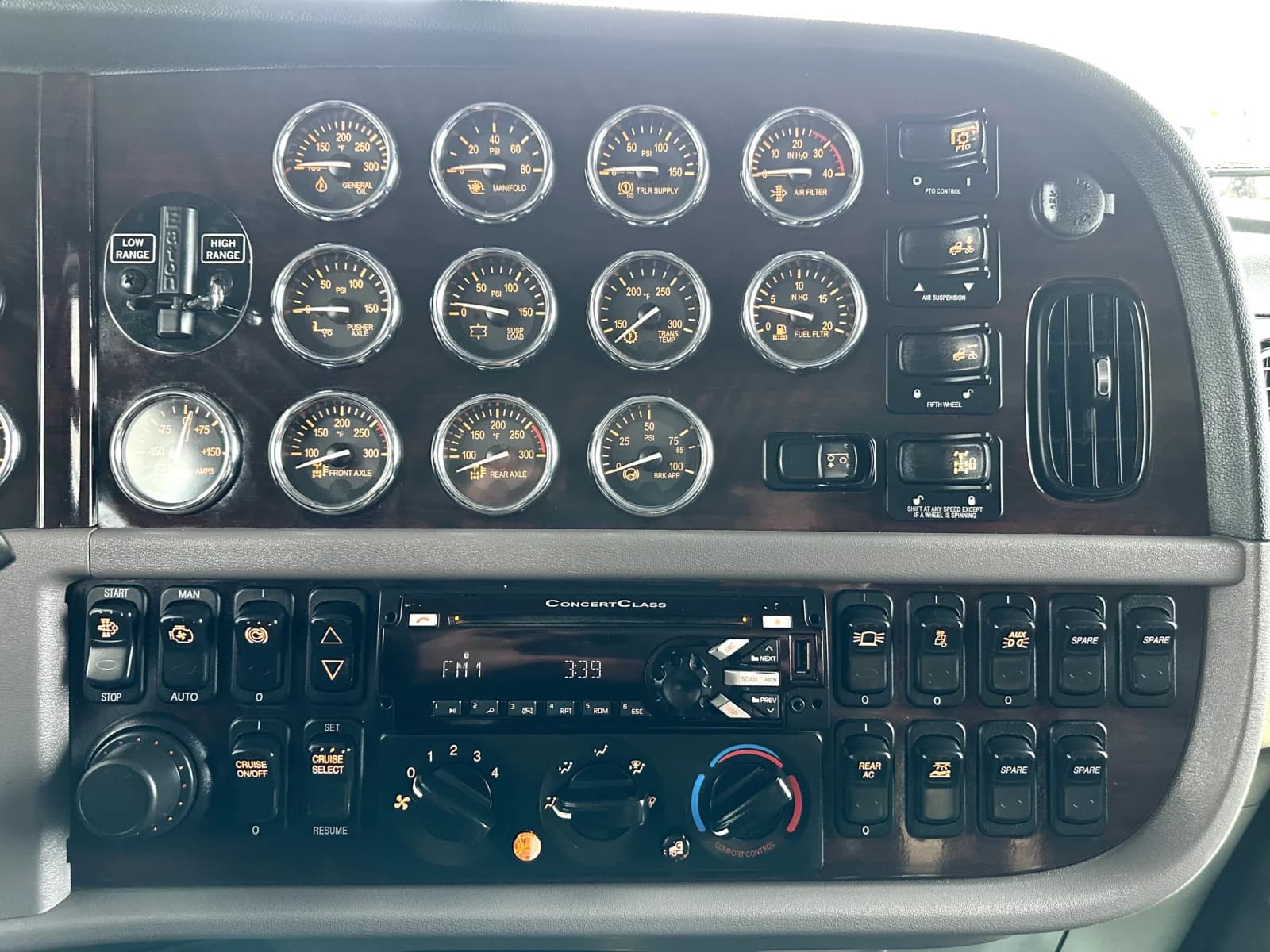 2018 Peterbilt 389 — photo 18