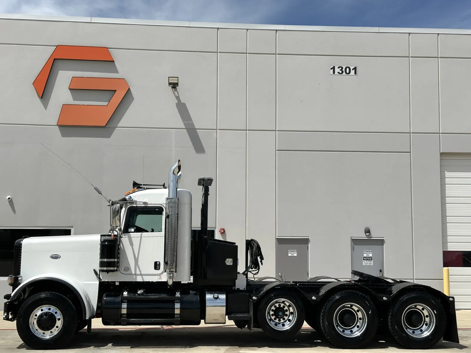 2022 Peterbilt 389 — photo 4