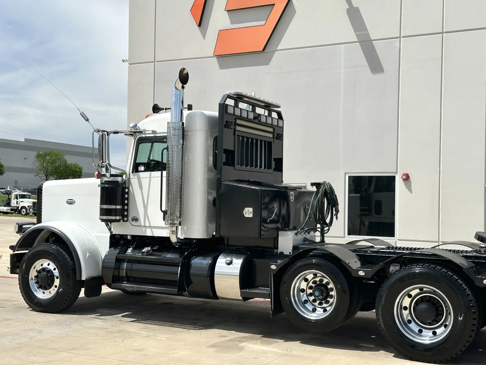 2022 Peterbilt 389 — photo 8