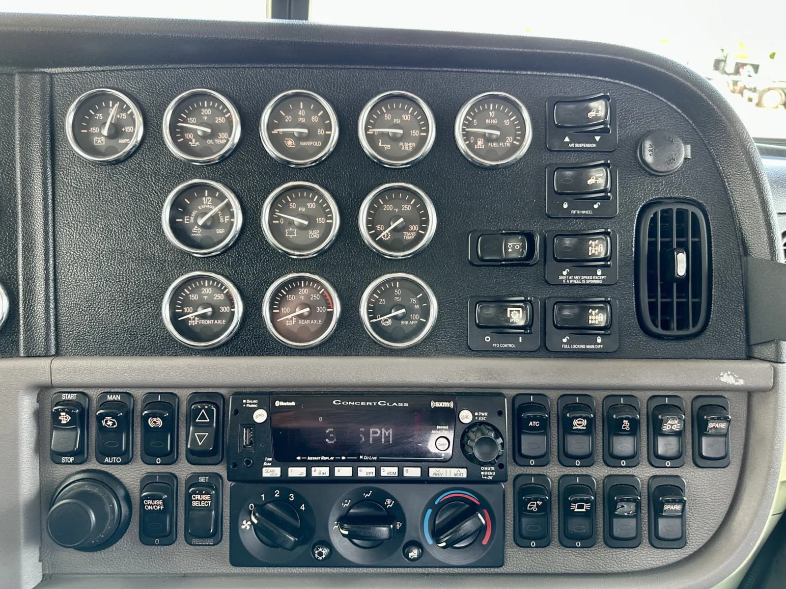 2022 Peterbilt 389 — photo 18