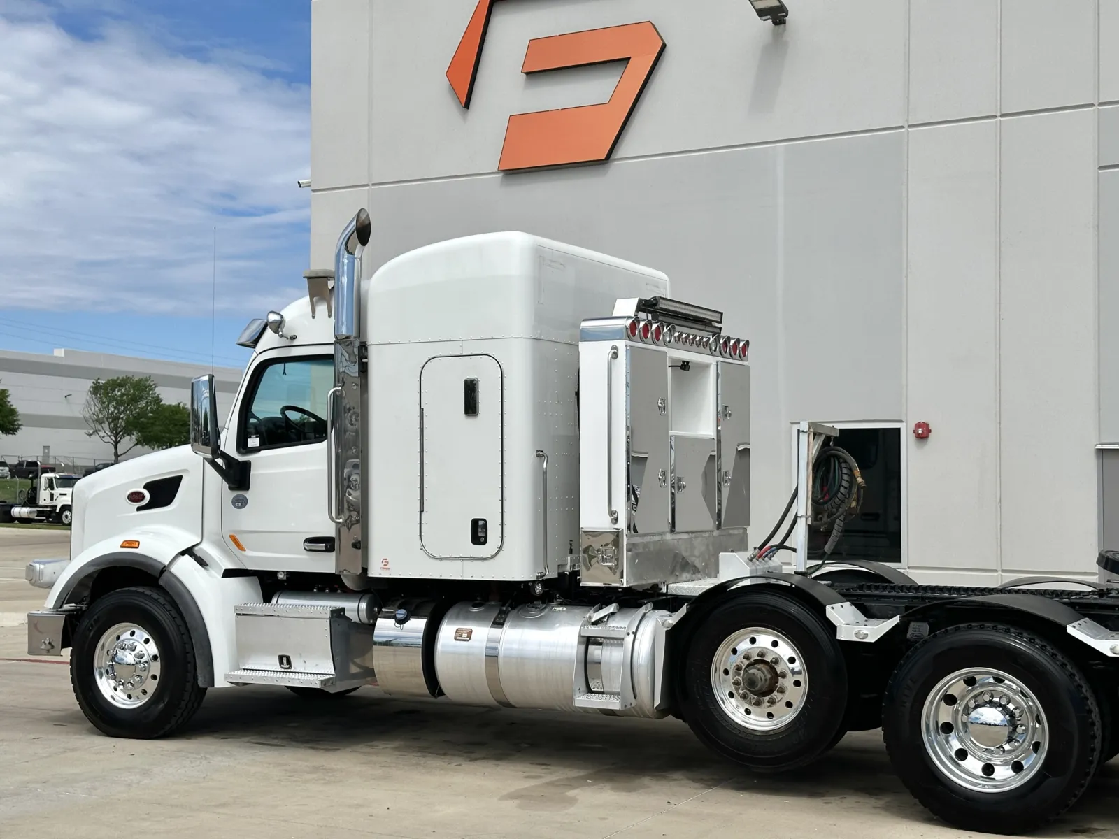 2022 Peterbilt 567 — photo 8