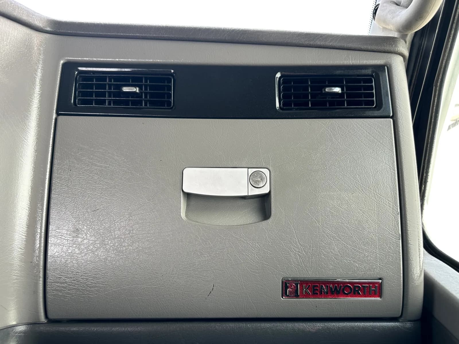 2007 Kenworth T800 — photo 19