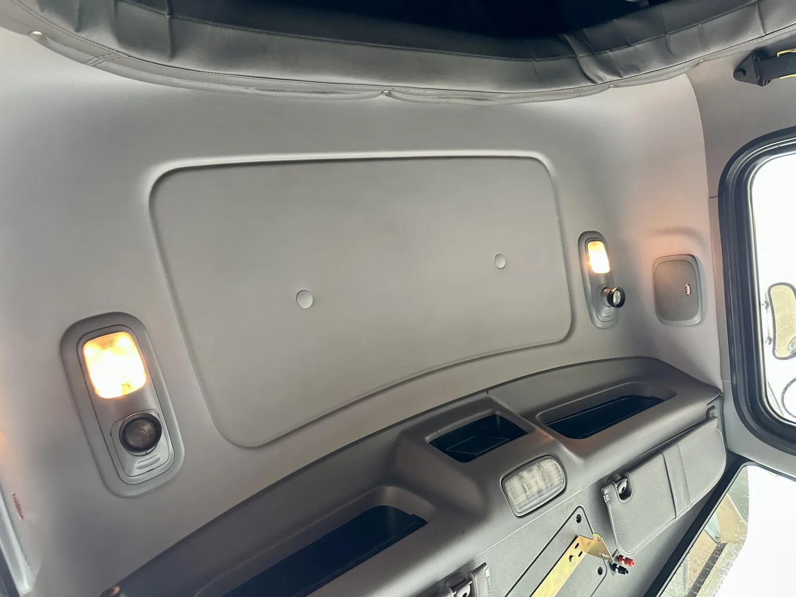 2016 Peterbilt 389 — photo 20