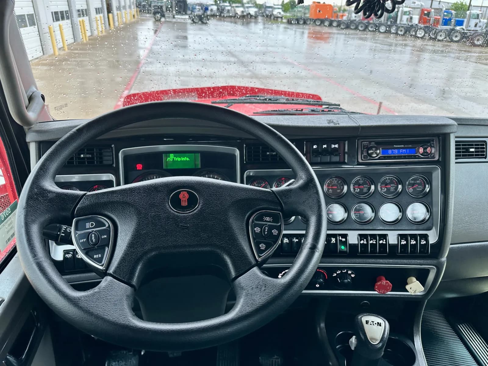 2011 Kenworth T800 — photo 16