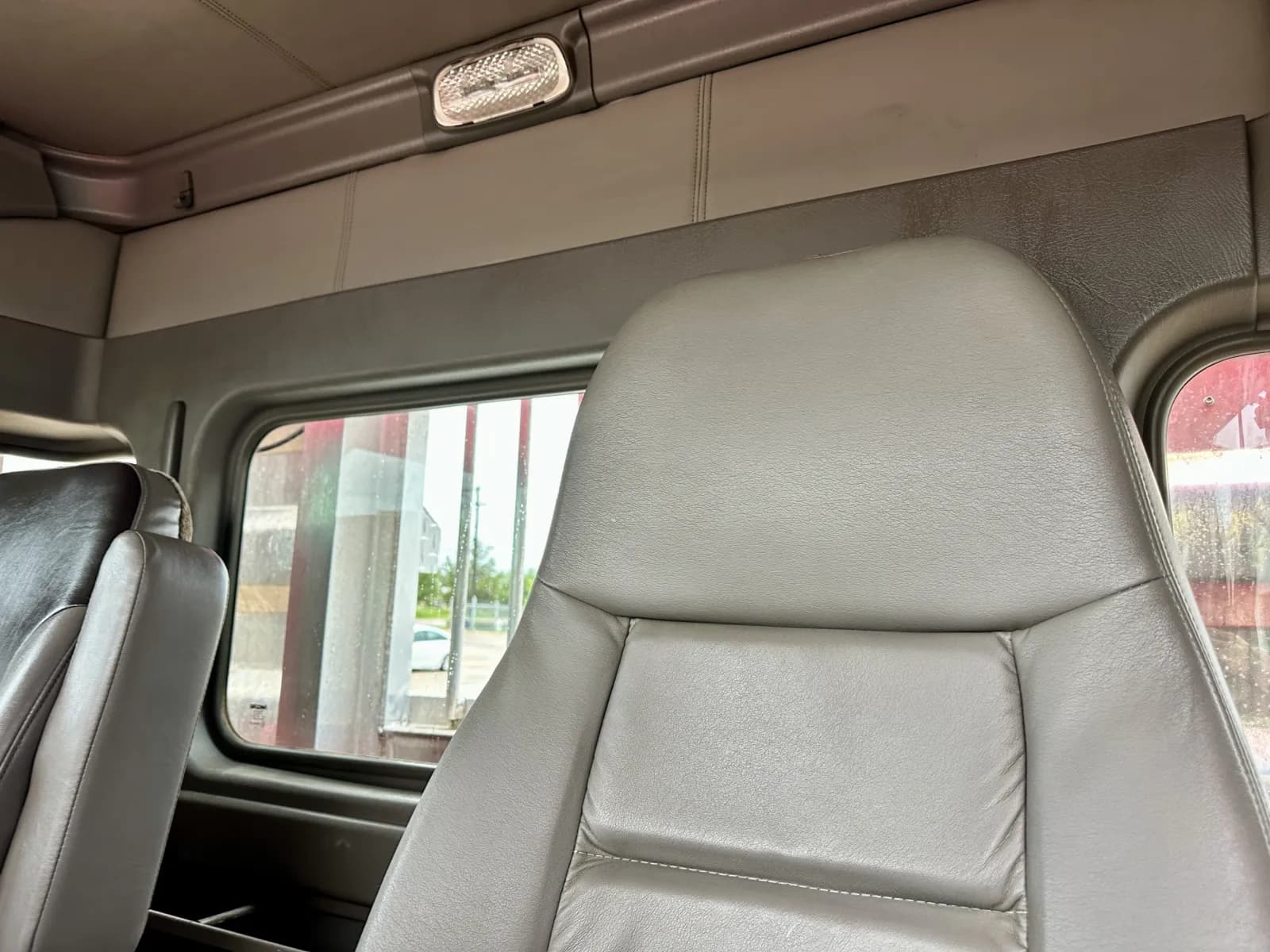 2011 Kenworth T800 — photo 20