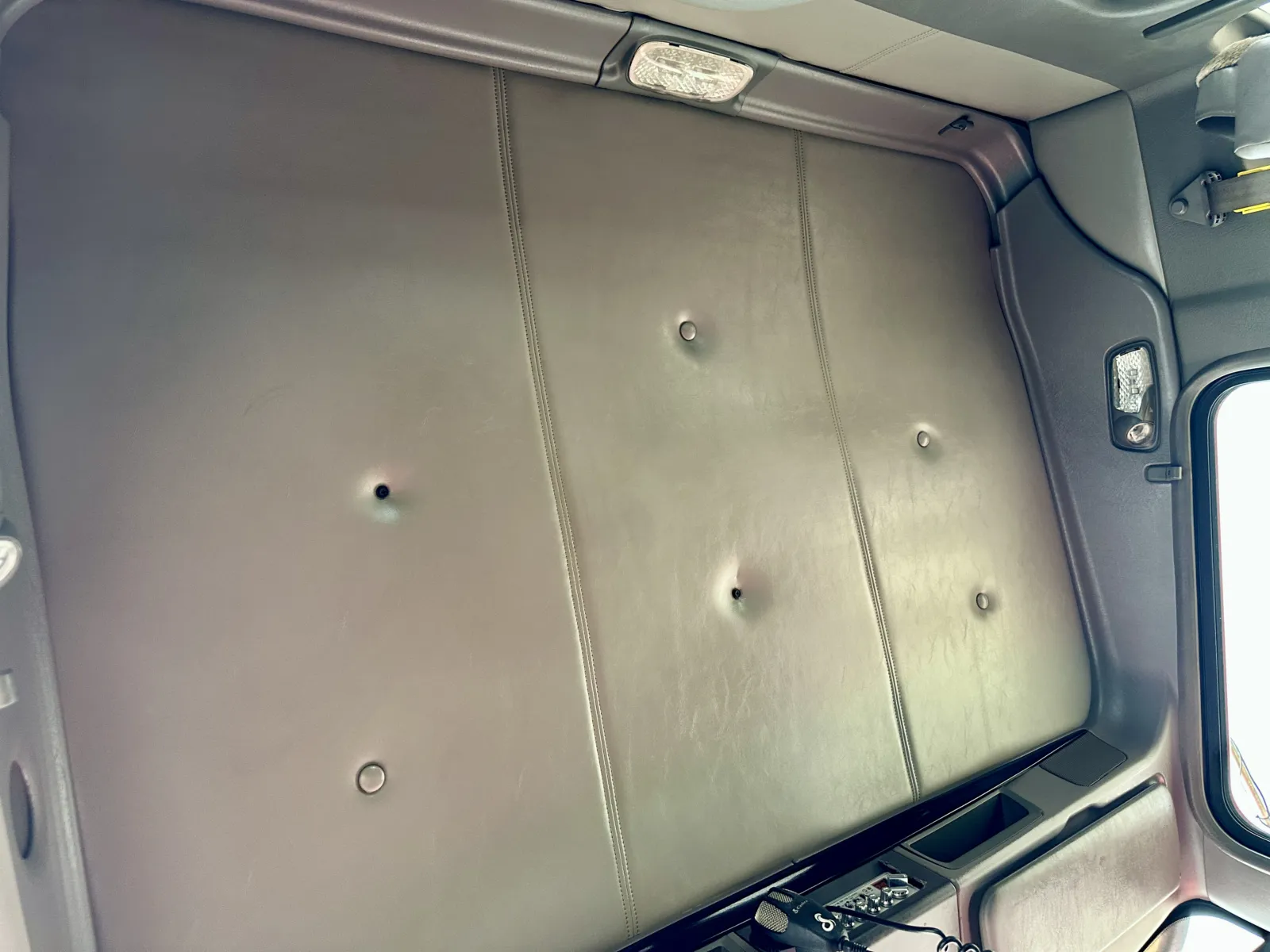 2011 Kenworth T800 — photo 21