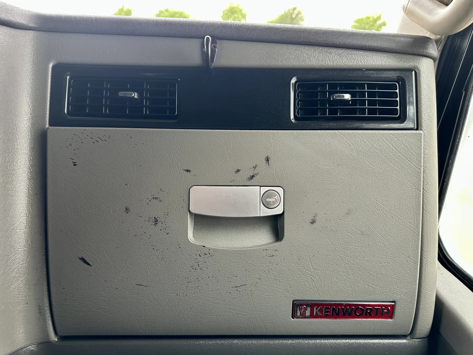 2012 Kenworth T800 — photo 19
