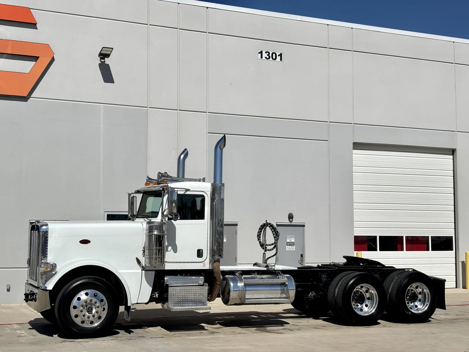 2020 Peterbilt 389 — photo 2