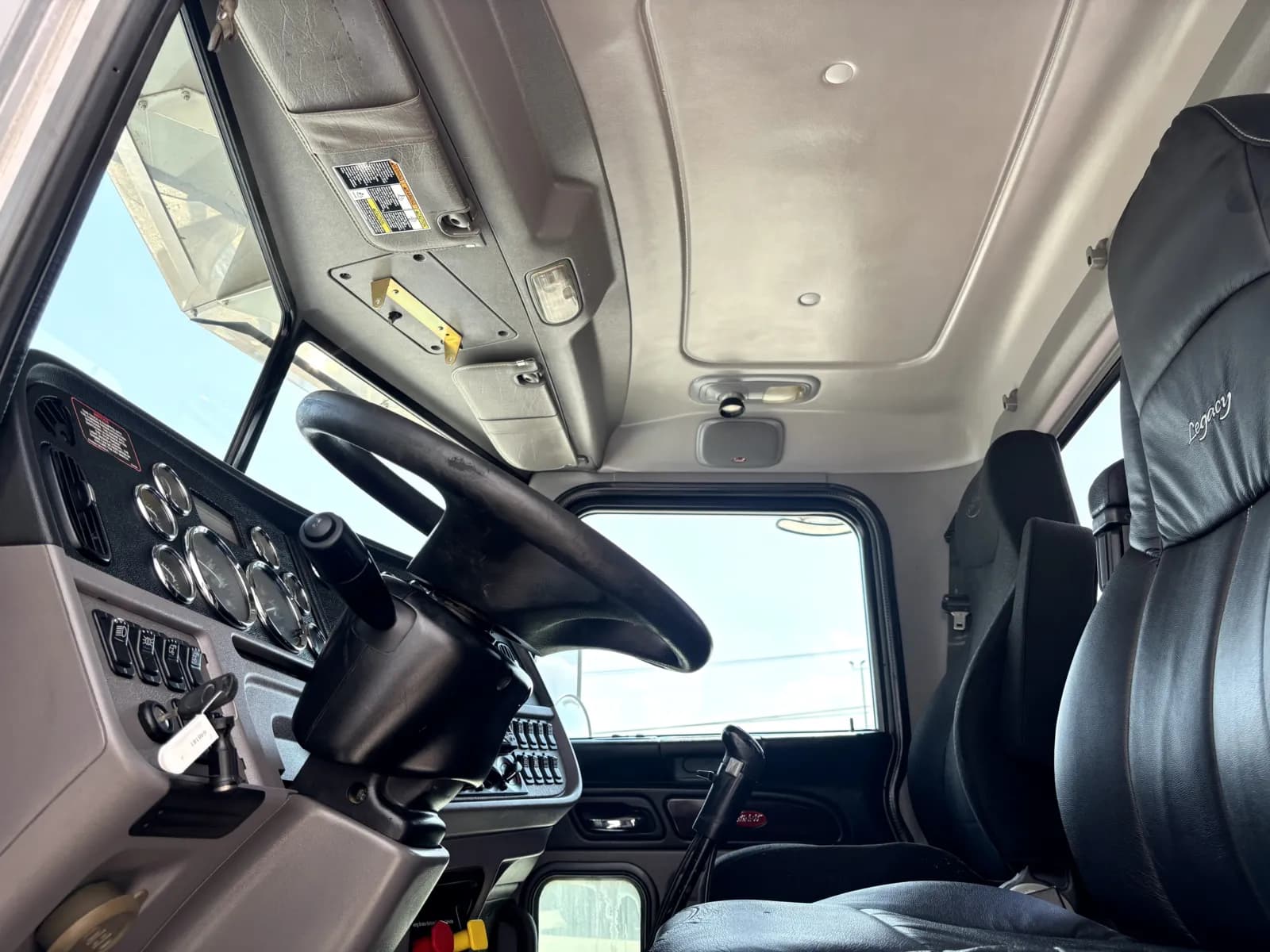 2020 Peterbilt 389 — photo 14