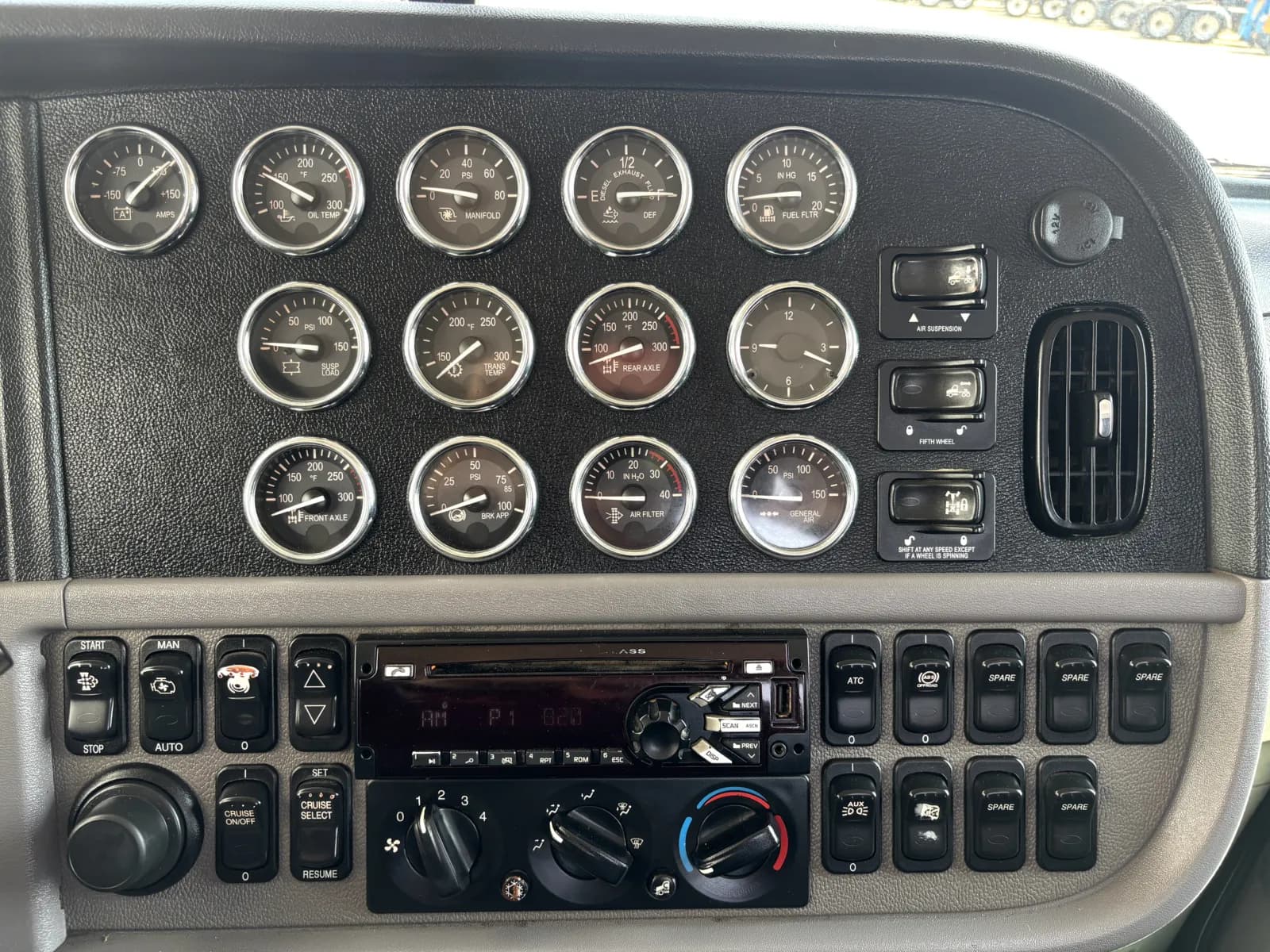 2020 Peterbilt 389 — photo 18