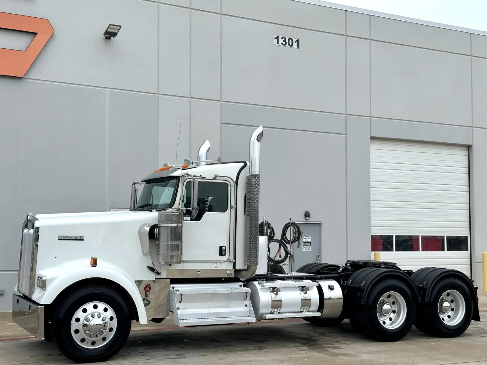 2023 Kenworth W900 — photo 2